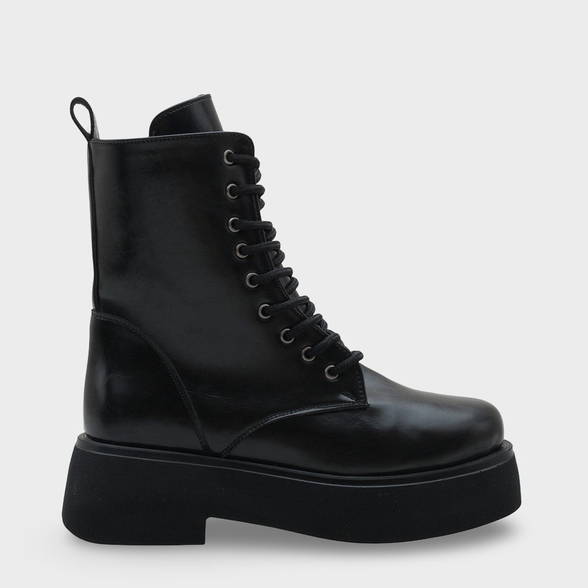 Melessa Yuvarlak Burunlu Yandan Fermuarlı Trak Tabanlı Kadın Bot