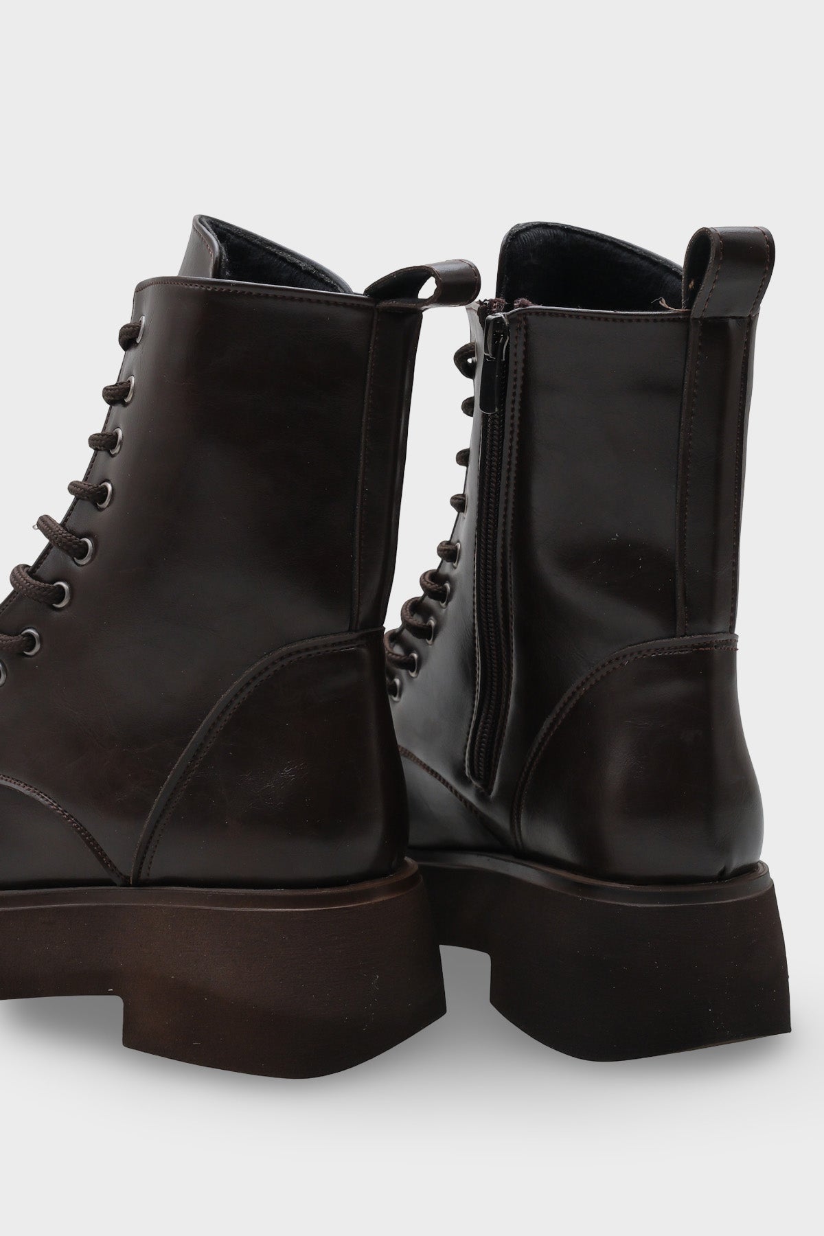 Melessa Yuvarlak Burunlu Yandan Fermuarlı Trak Tabanlı Kadın Bot