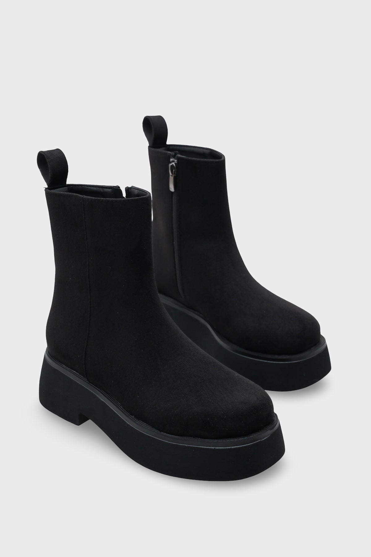 Darla Yuvarlak Burunlu Yandan Fermuarlı Trak Tabanlı Kadın Bot