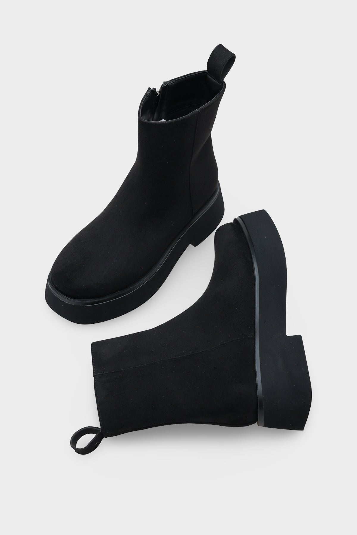 Darla Yuvarlak Burunlu Yandan Fermuarlı Trak Tabanlı Kadın Bot