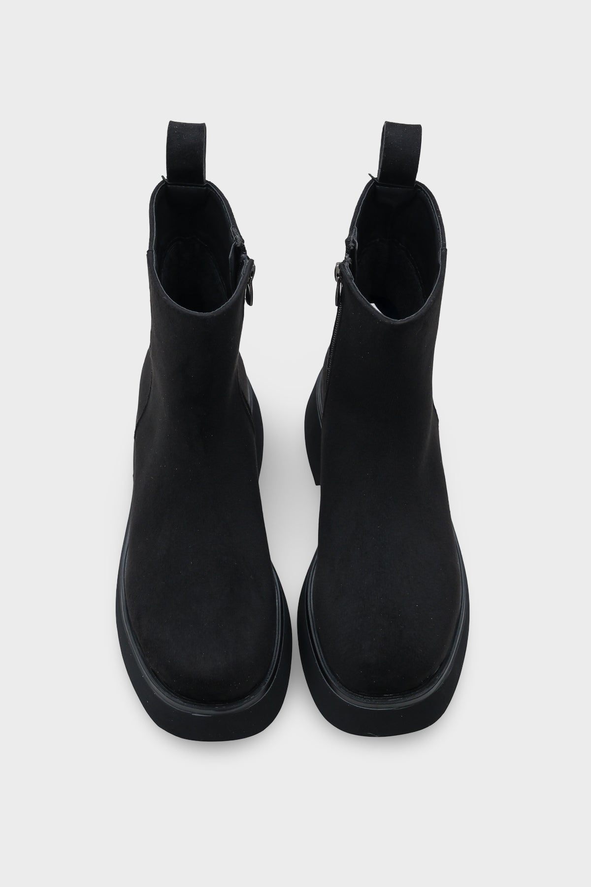 Darla Yuvarlak Burunlu Yandan Fermuarlı Trak Tabanlı Kadın Bot