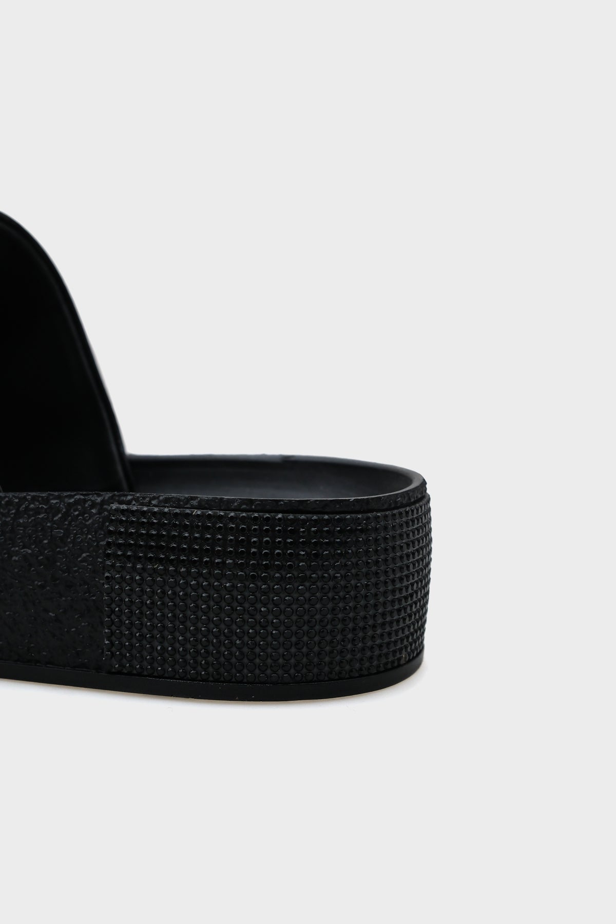 Marci Tek Geniş Bantlı Taşlı Detaylı Dolgu Topuk Metalik Kadın Terlik