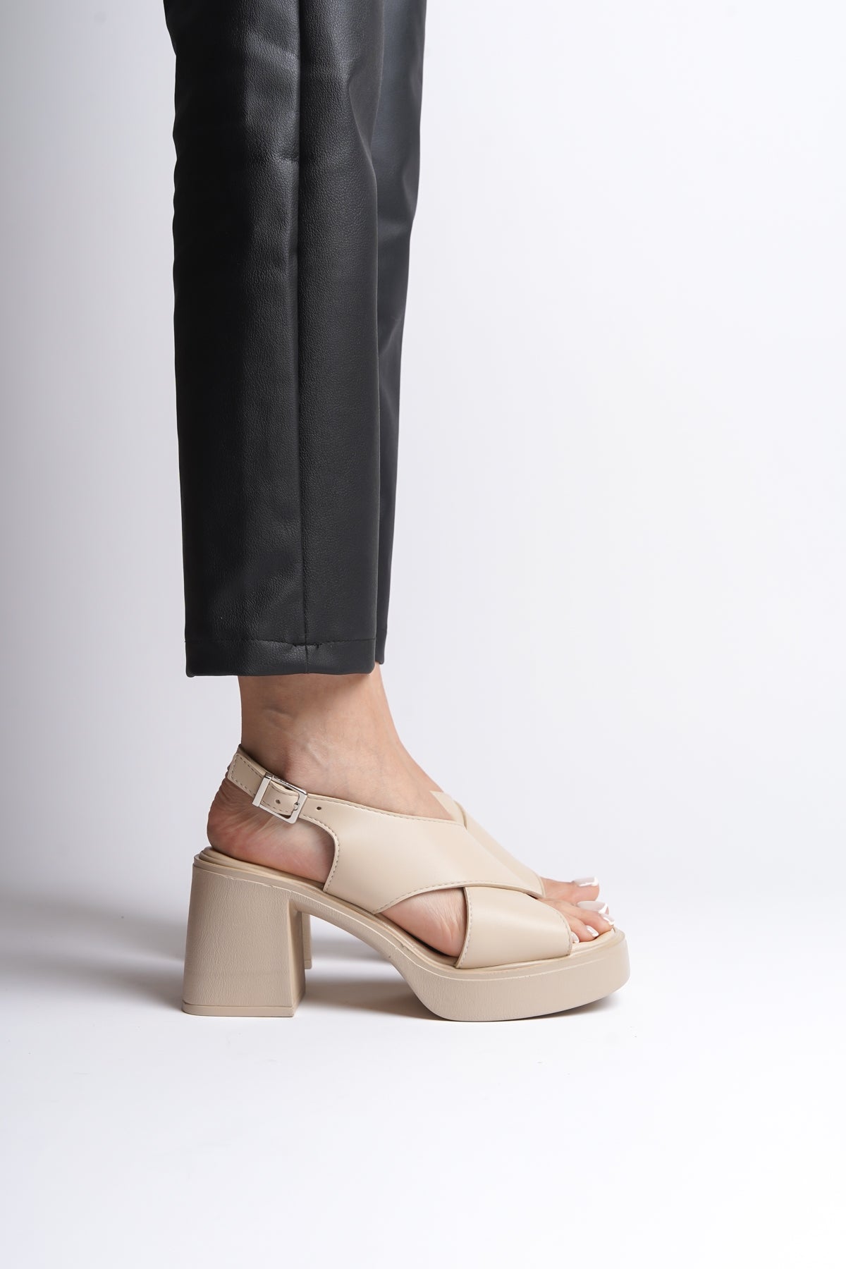 Platform Çapraz Bantlı Kadın Sandalet