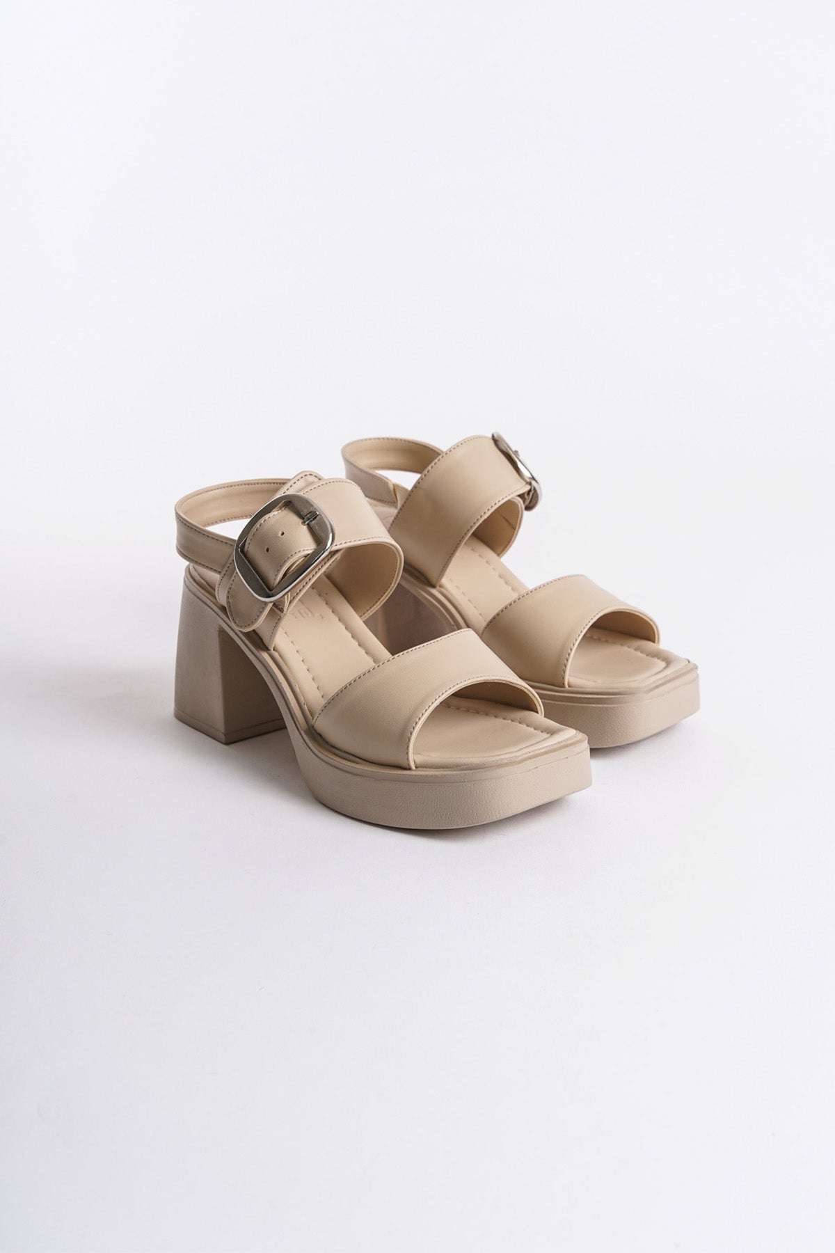 Platform Çift Bantlı Metal Tokalı Kadın Sandalet