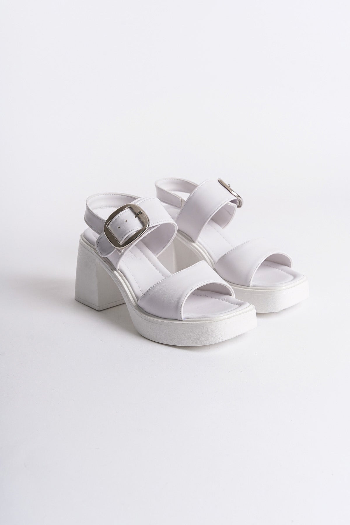 Platform Çift Bantlı Metal Tokalı Kadın Sandalet
