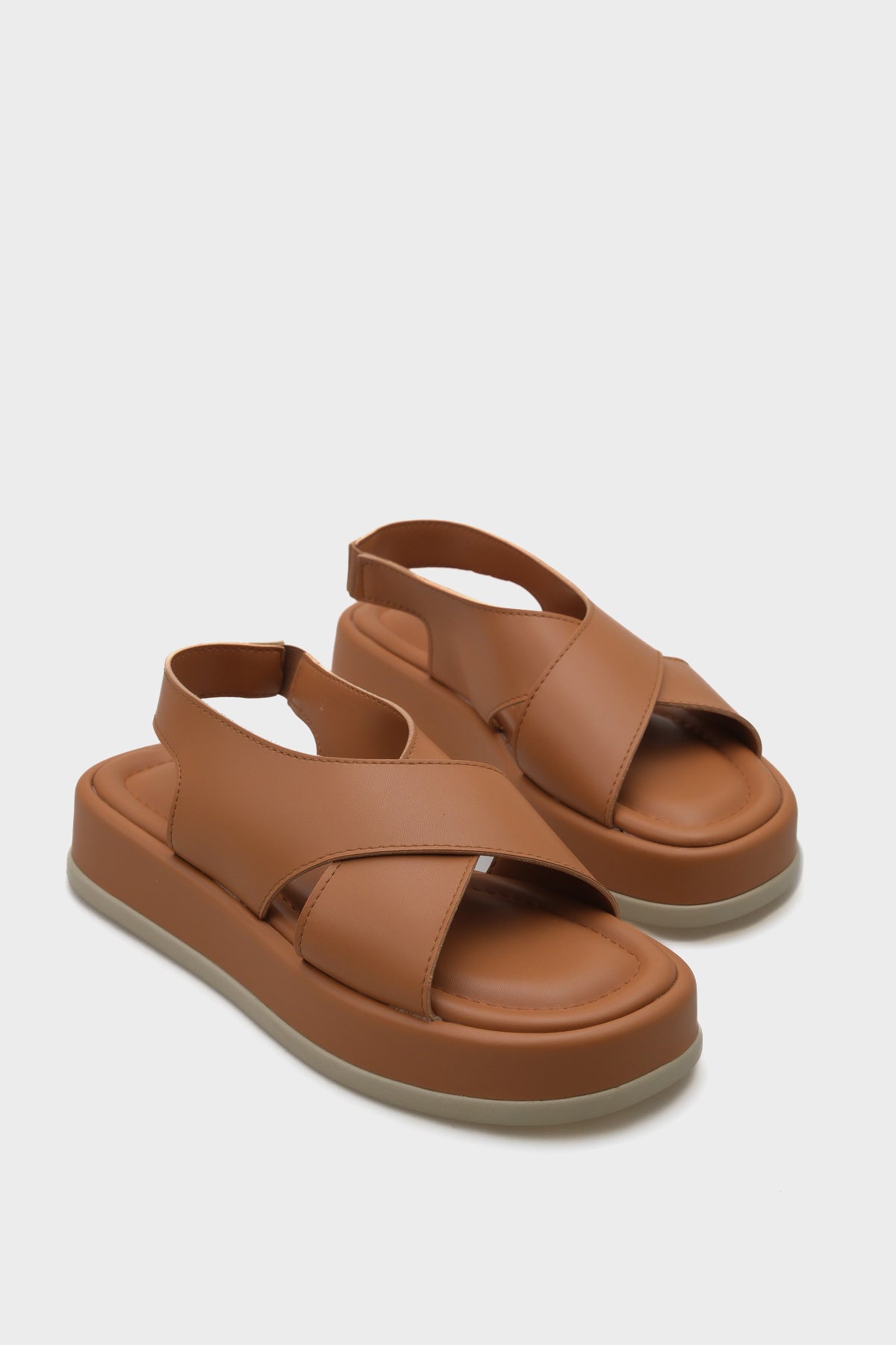 Dena Dolgu Topuklu Çapraz Bantlı Kadın Sandalet