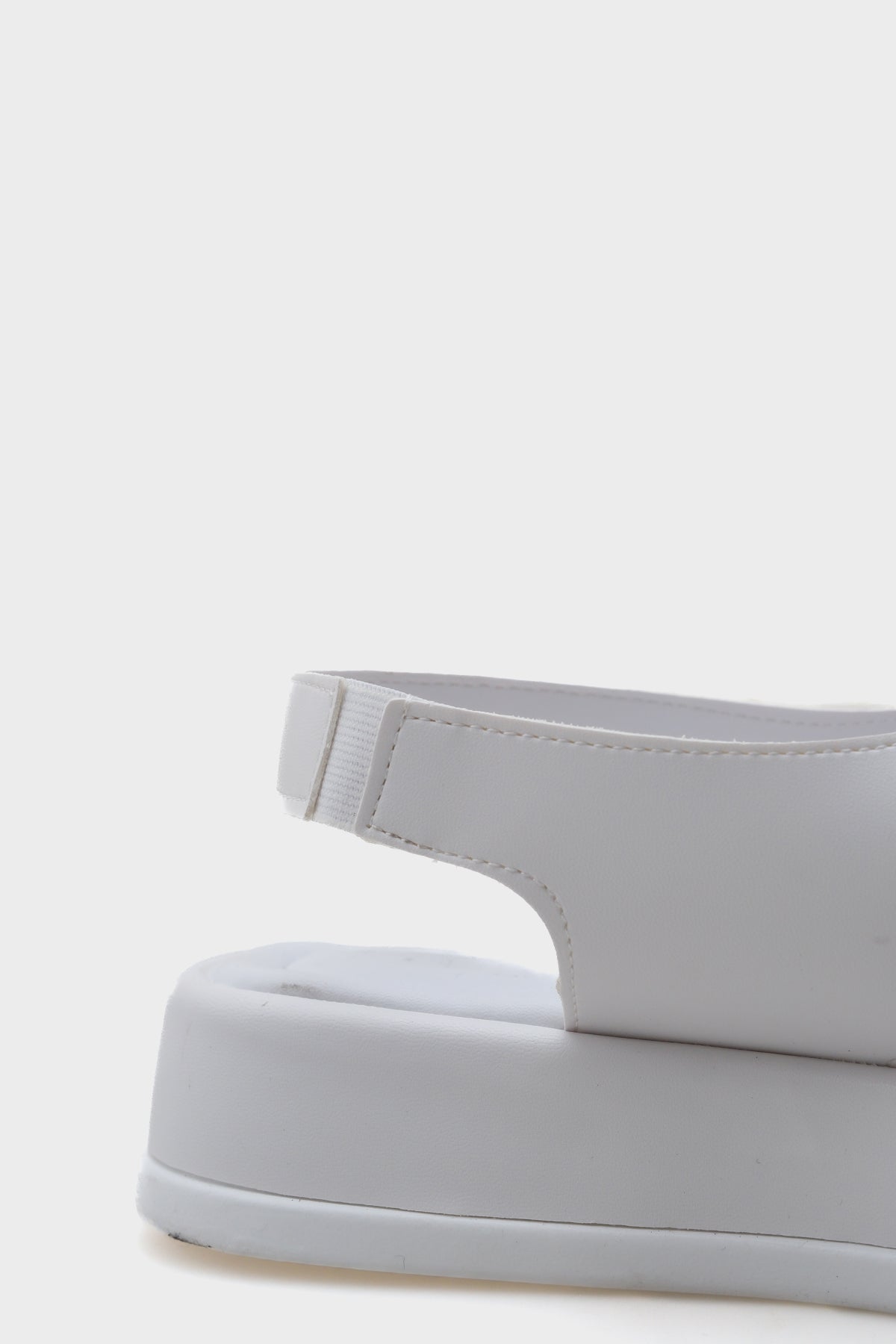 Dena Dolgu Topuklu Çapraz Bantlı Kadın Sandalet