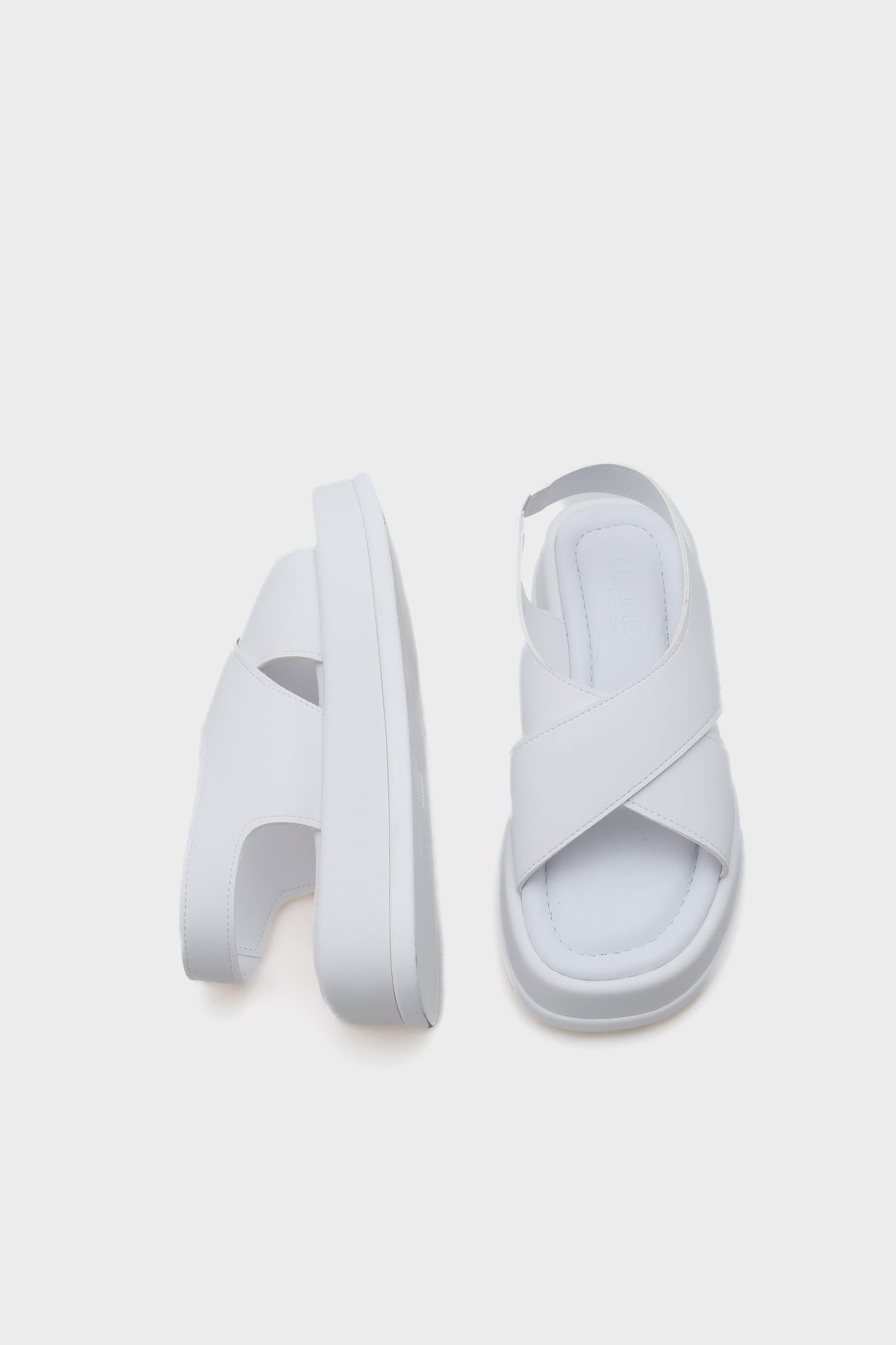 Dena Dolgu Topuklu Çapraz Bantlı Kadın Sandalet