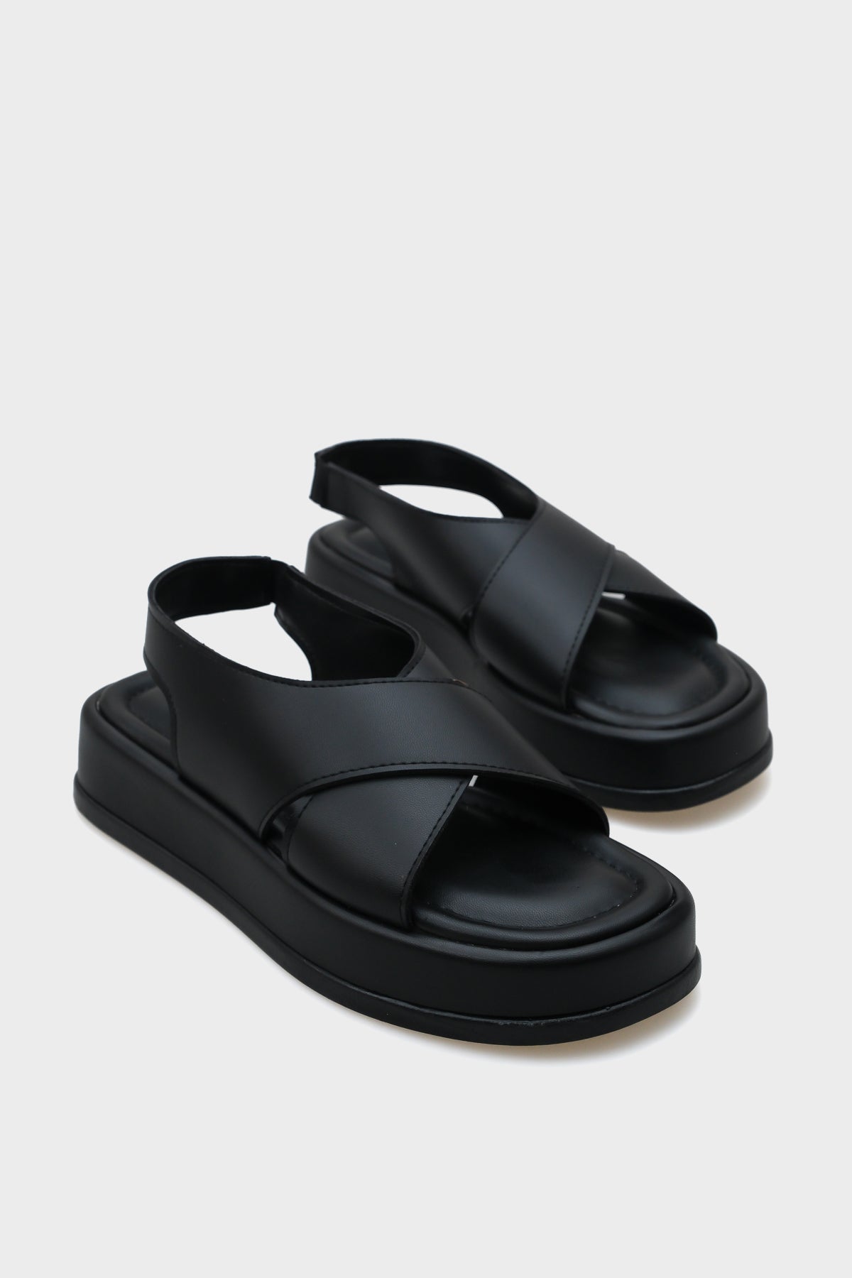 Dena Dolgu Topuklu Çapraz Bantlı Kadın Sandalet