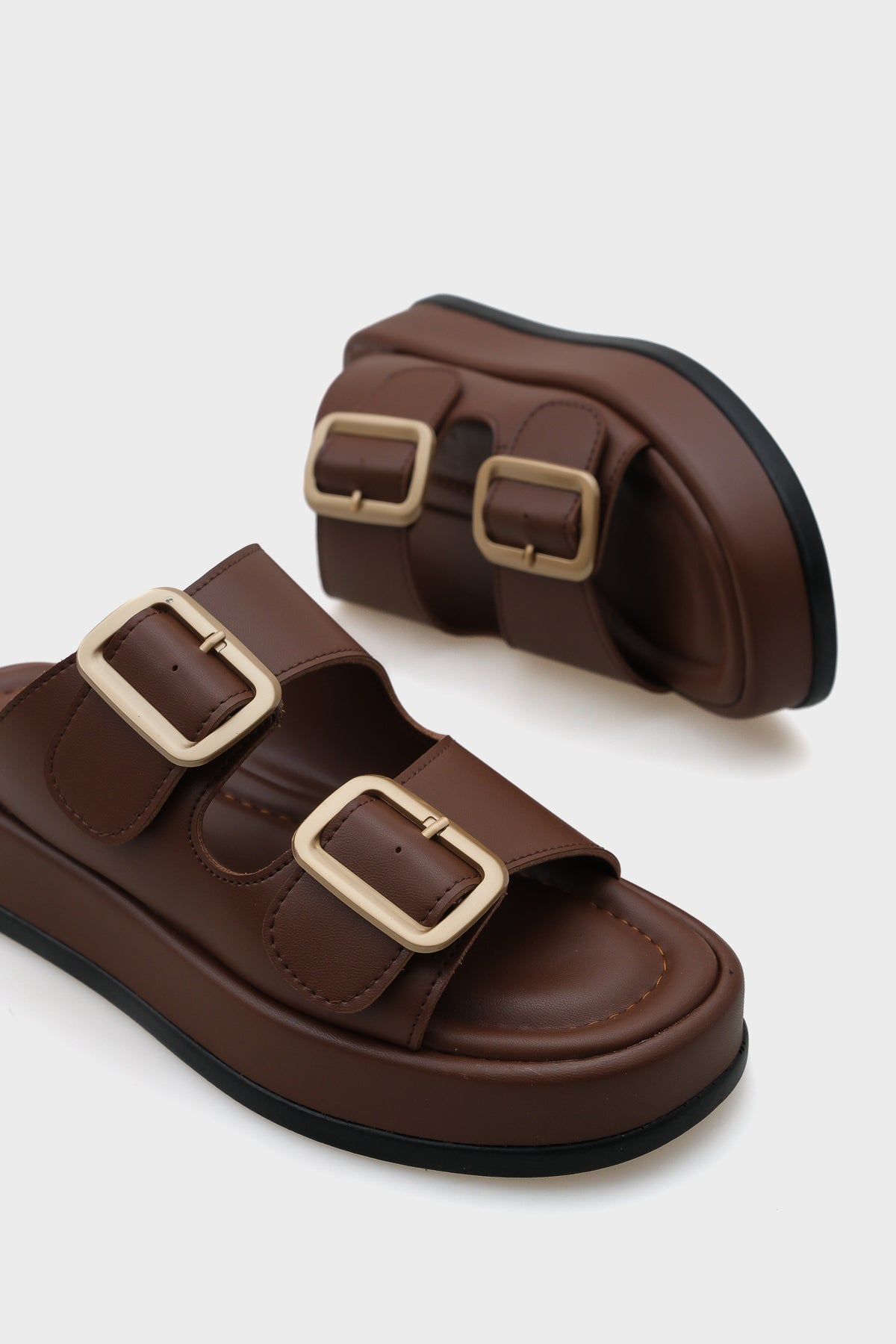 Marge Dolgu Topuklu Çift Bantlı Tokalı Kadın Terlik