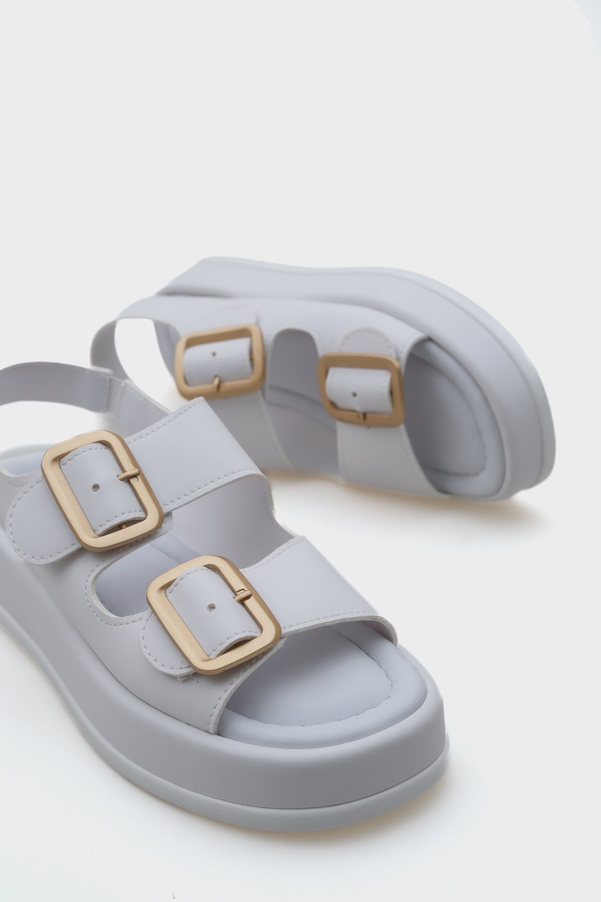 Denice Dolgu Topuklu Çift Bantlı Tokalı Kadın Sandalet