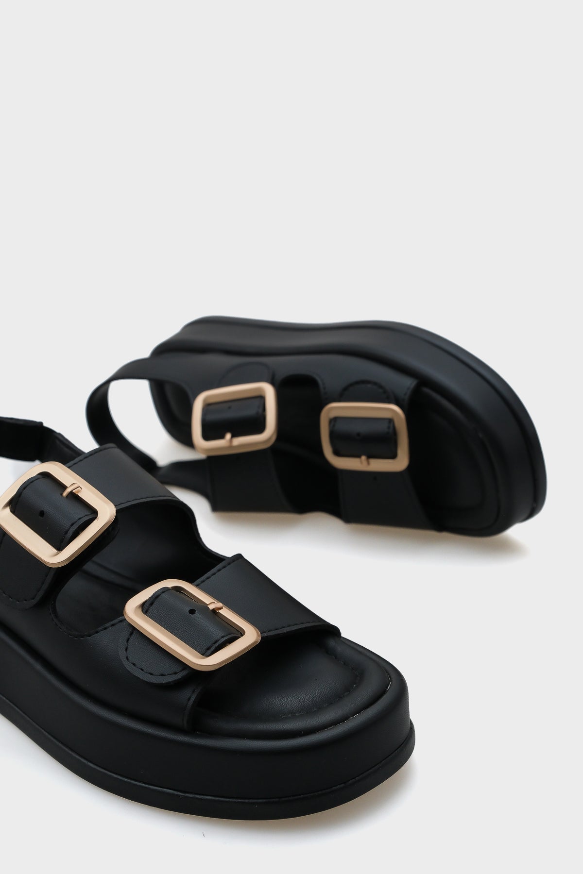 Denice Dolgu Topuklu Çift Bantlı Tokalı Kadın Sandalet