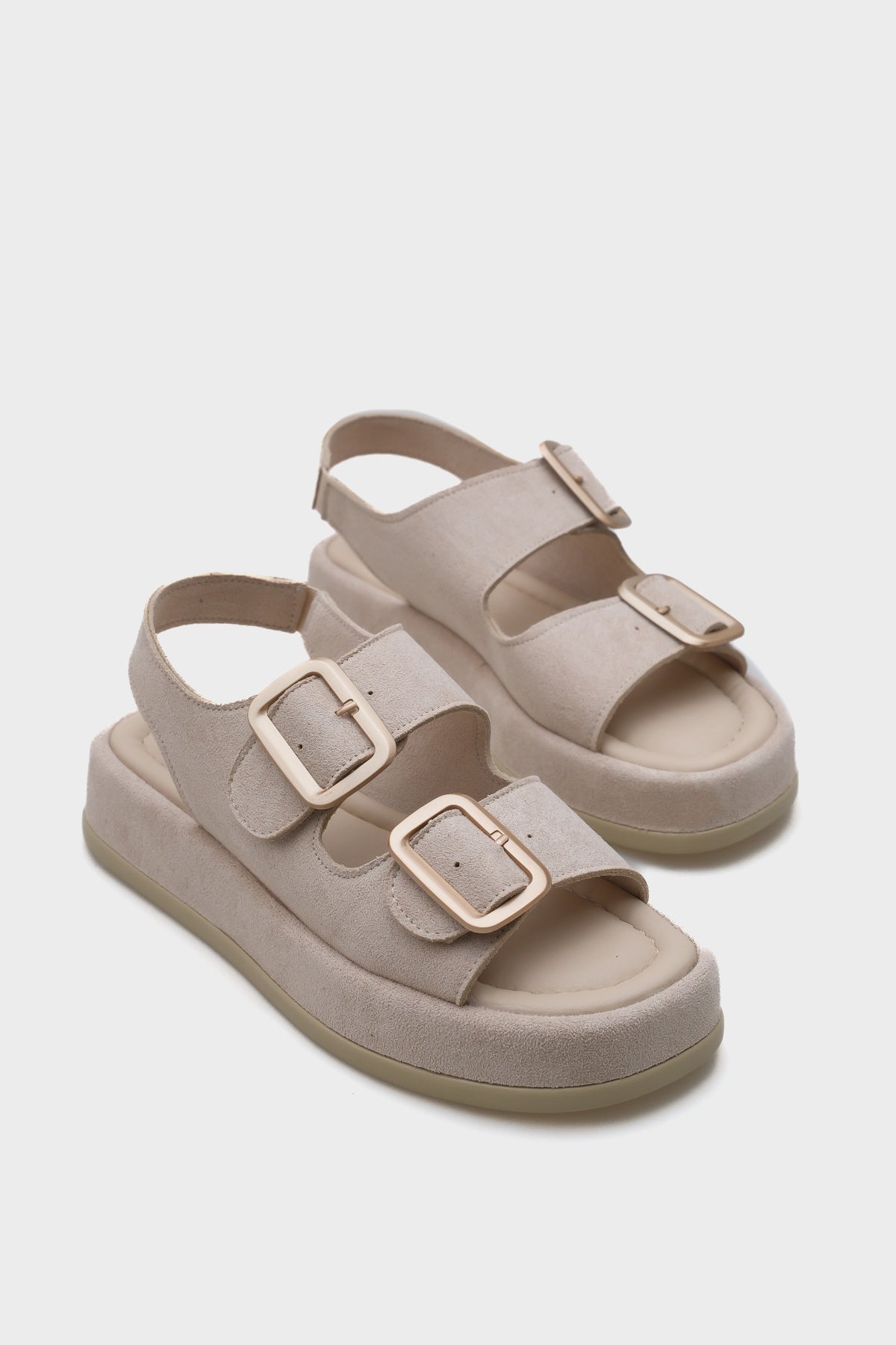 Denice Dolgu Topuklu Çift Bantlı Tokalı Kadın Sandalet