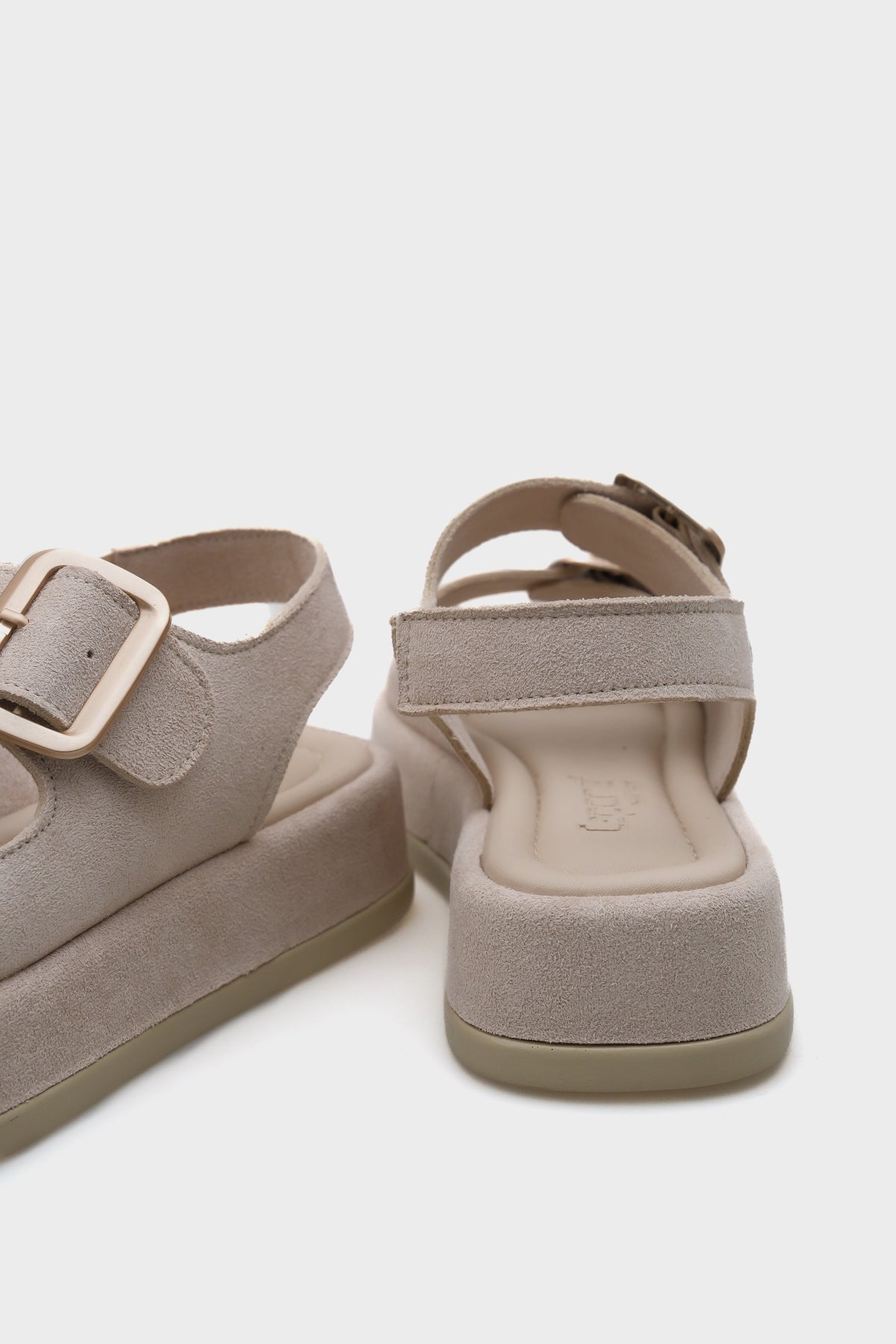 Denice Dolgu Topuklu Çift Bantlı Tokalı Kadın Sandalet