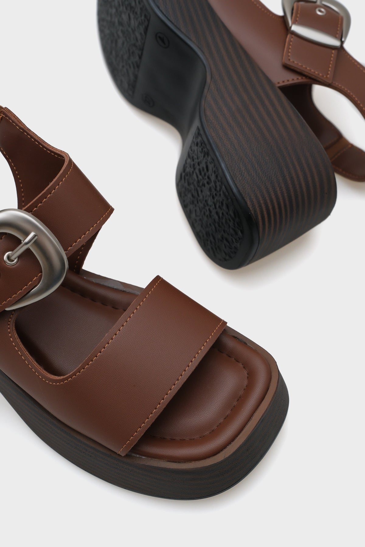 Dina Dolgu Topuklu Tek Tokalı Kadın Sandalet