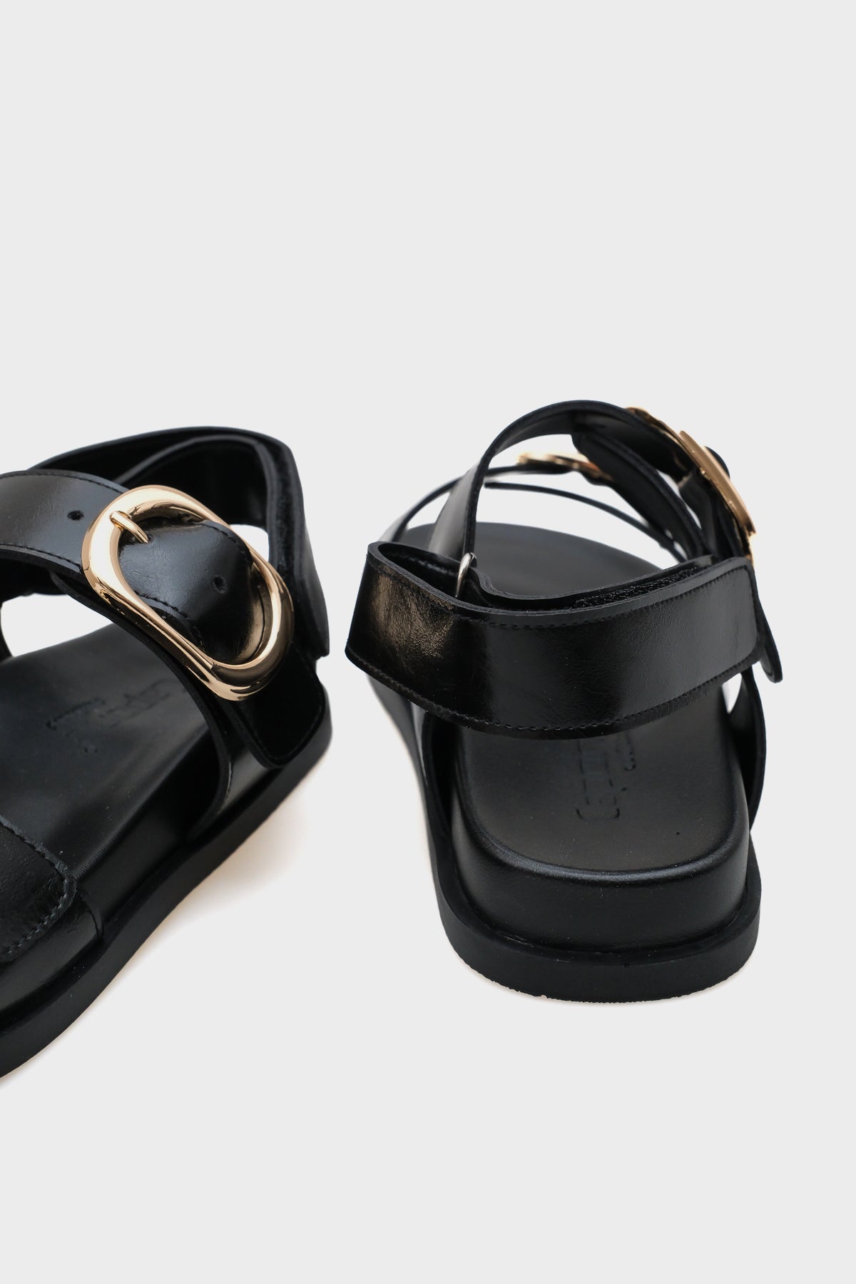 Marie Çift Metal Tokalı Düz Topuklu Kadın Sandalet