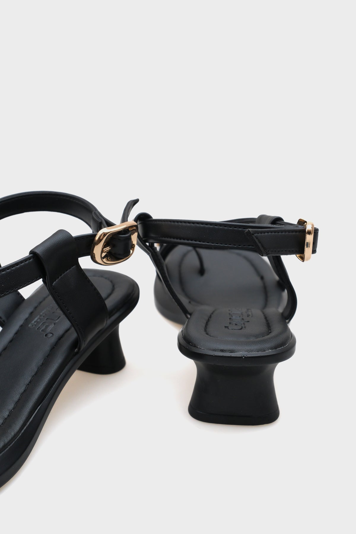 Vally Orta Topuklu Parmak Arası Kadın Sandalet