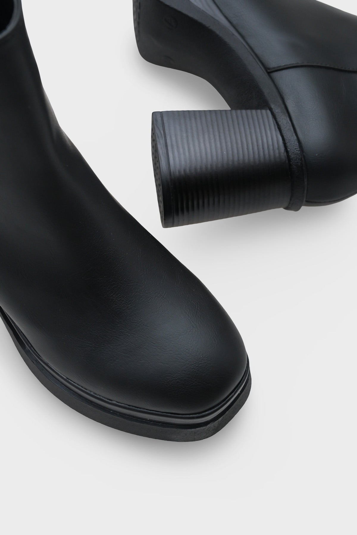 Sherry 1504 Yuvarlak Burunlu Yandan Fermuarlı Orta Topuklu Kadın Bot