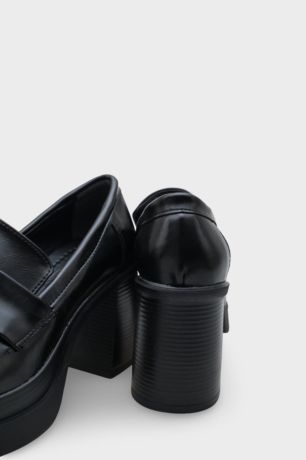 1003 Yuvarlak Burunlu Orta Topuklu Kadın Loafer