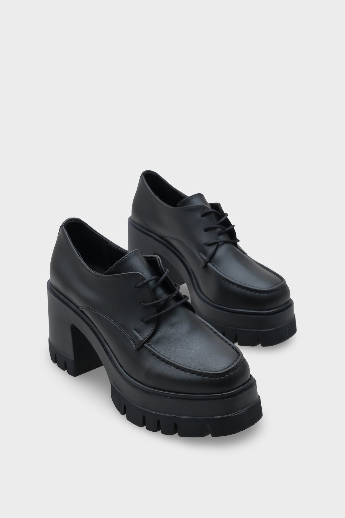 Perle 1007 Yuvarlak Burunlu Bağcıklı Orta Topuklu Kadın Loafer