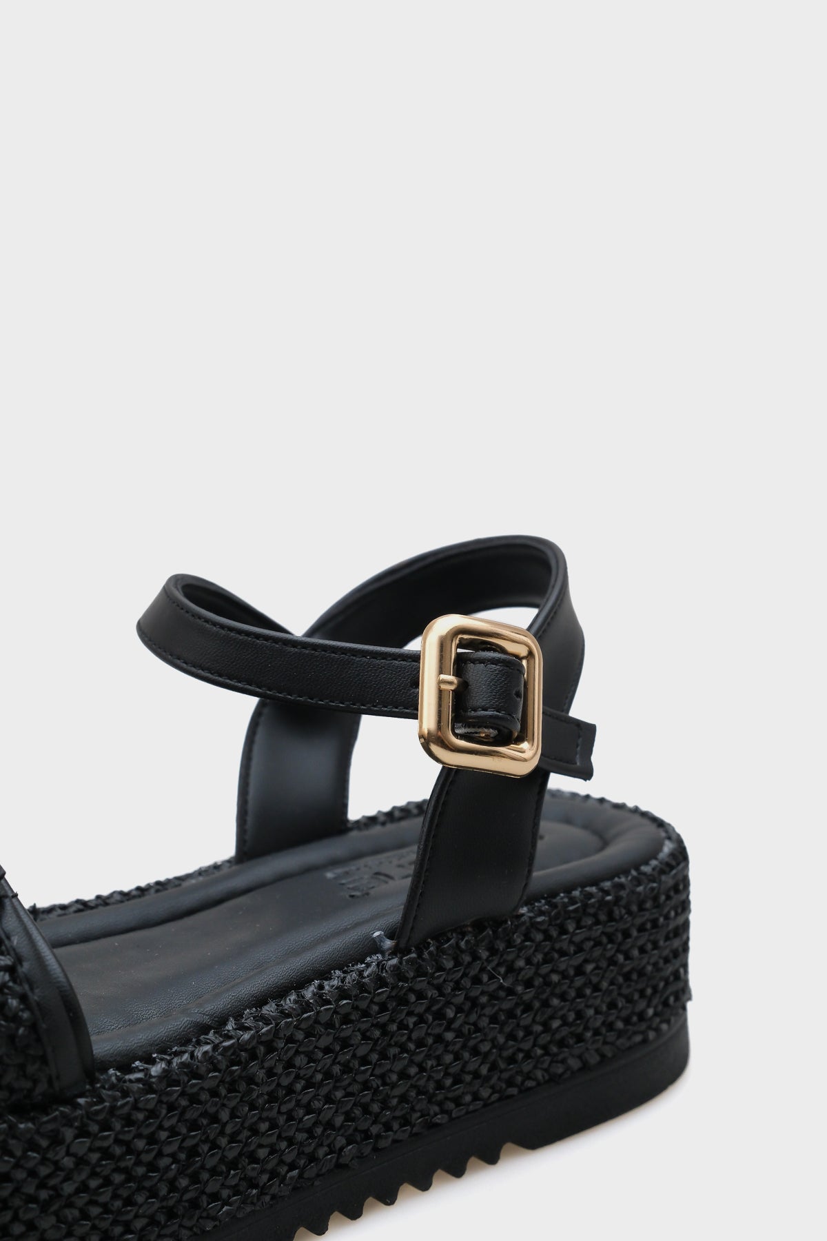 Vanda Ahşap Tek Tokalı Leoparlı Hasırlı Dolgu Topuklu Kadın Sandalet