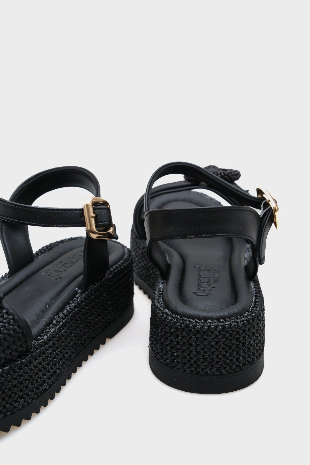 Vanda Ahşap Tek Tokalı Leoparlı Hasırlı Dolgu Topuklu Kadın Sandalet