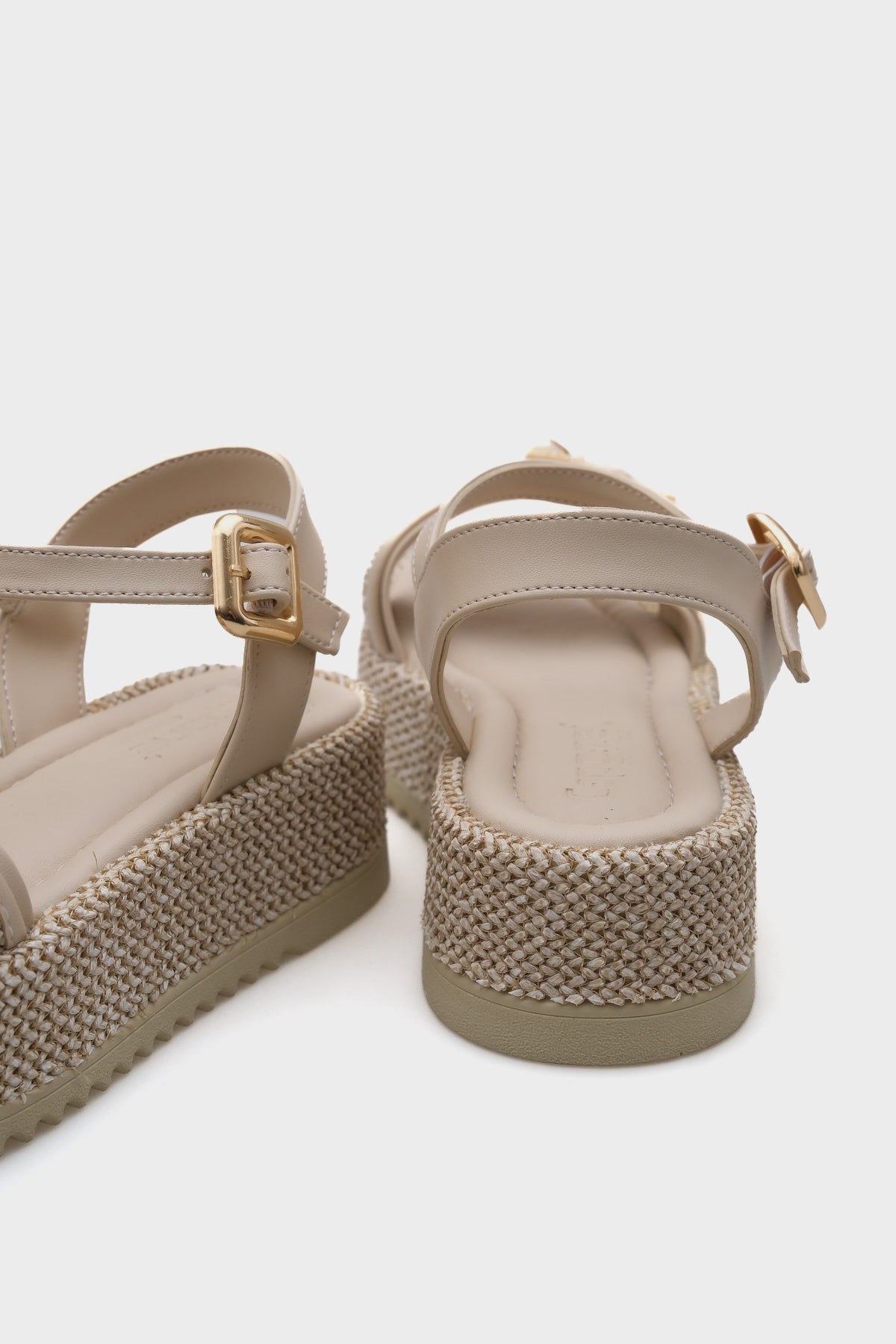 Vanda Ahşap Tek Tokalı Leoparlı Hasırlı Dolgu Topuklu Kadın Sandalet