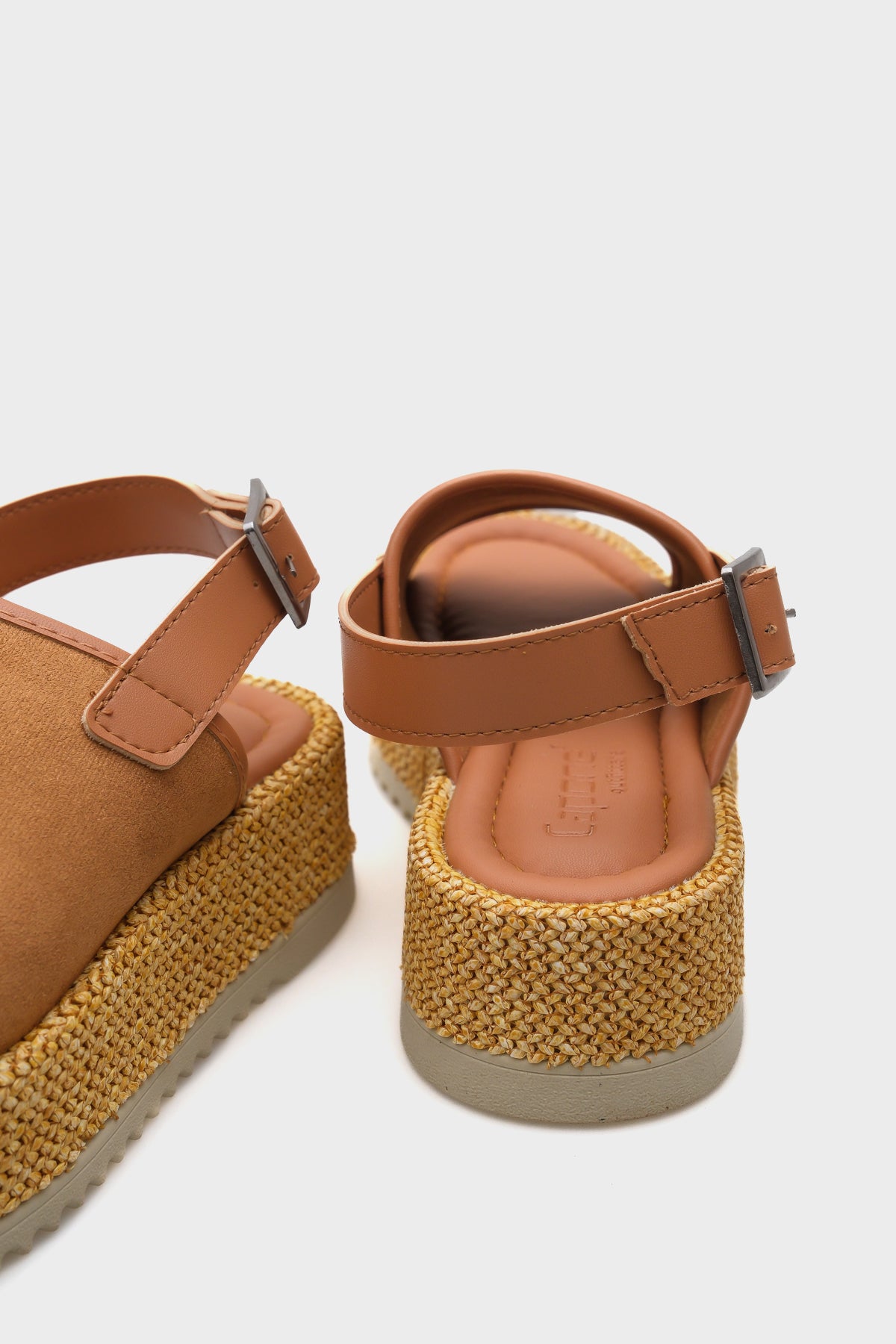 Vena Hasırlı Tek Tokalı Dolgu Topuklu Kadın Sandalet