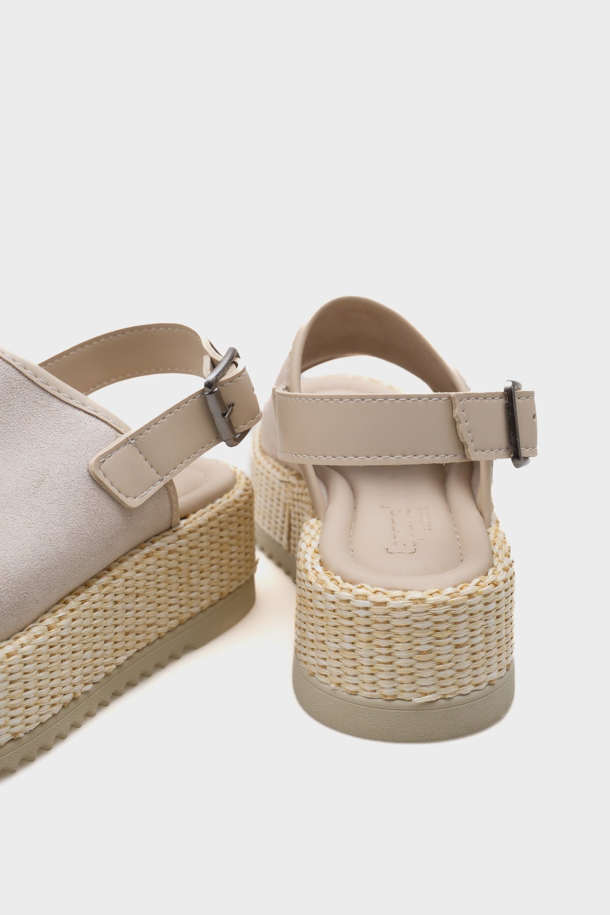 Vena Hasırlı Tek Tokalı Dolgu Topuklu Kadın Sandalet