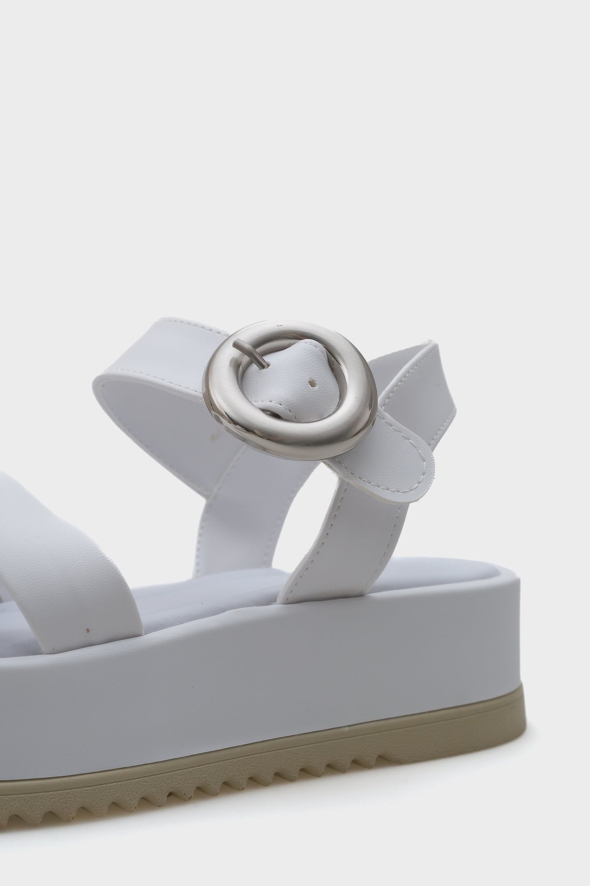 Dolly Çapraz Bantlı Konfor Tokalı Dolgu Topuklu Kadın Sandalet