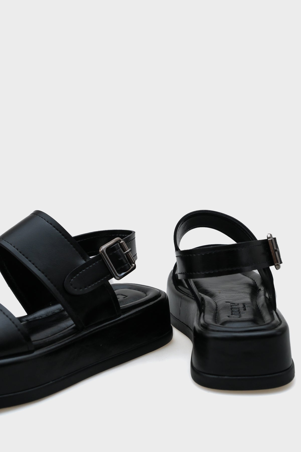 Marris Tek Bantlı Dolgu Topuklu Konfor Kadın Sandalet