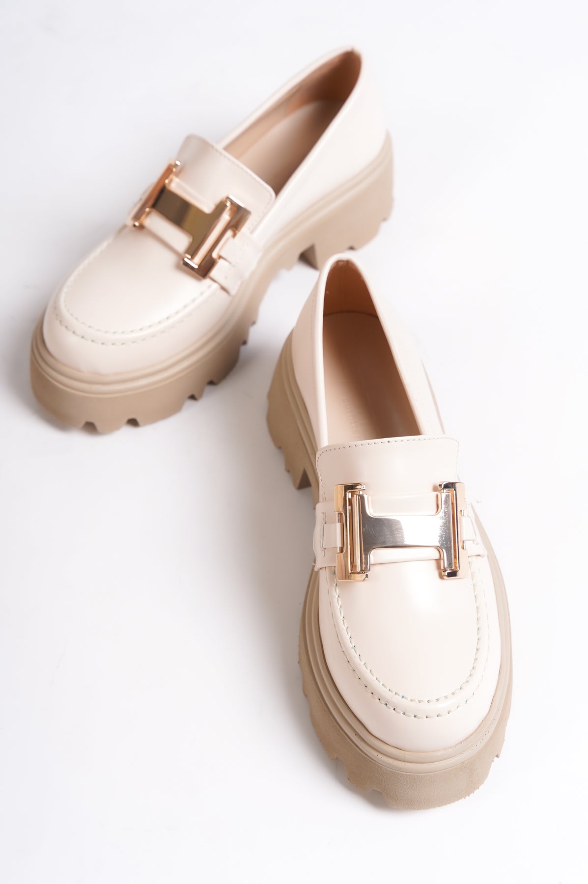 Yuvarlak Burunlu H Tokalı Kadın Loafer