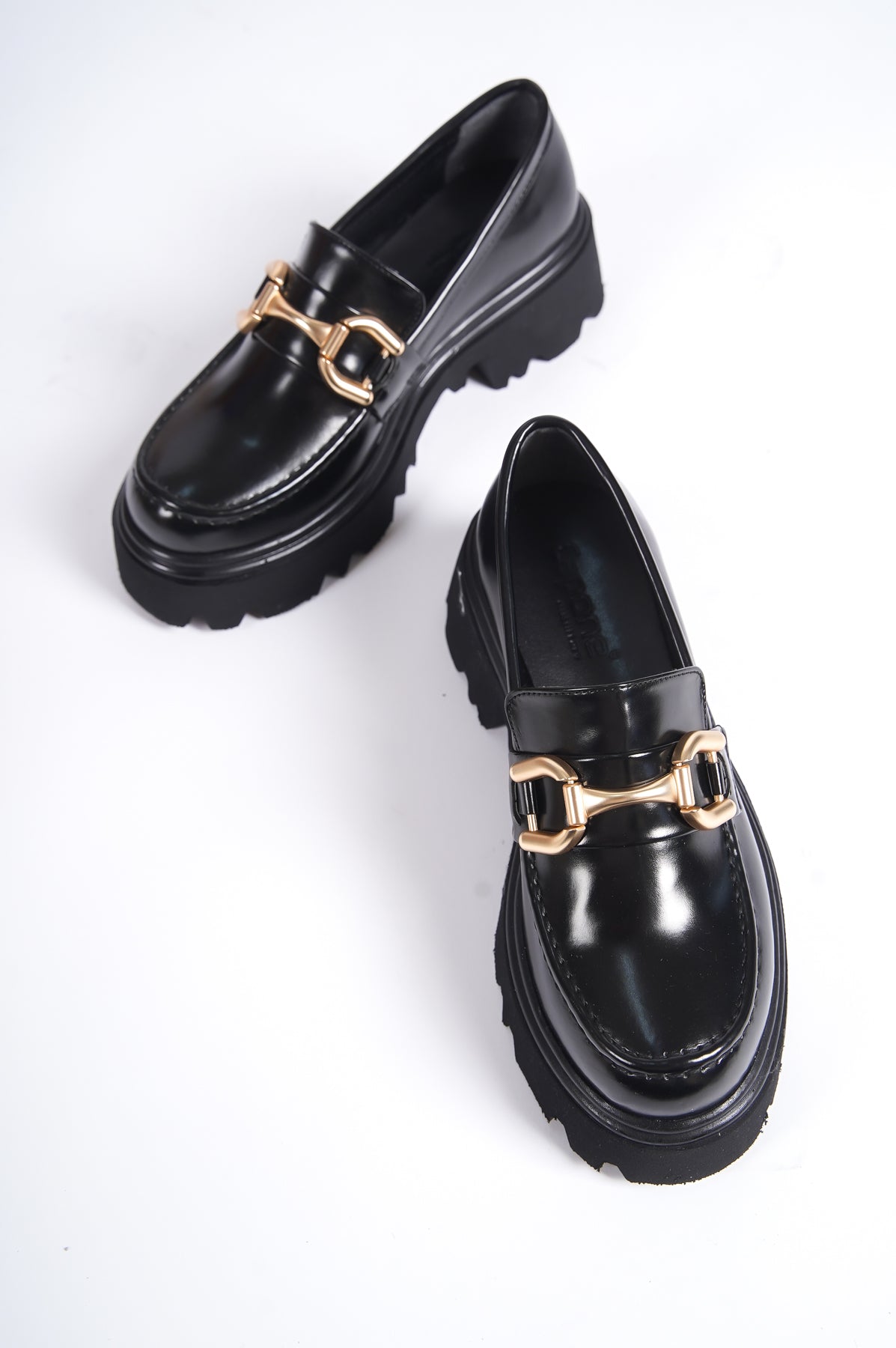 Yuvarlak Burunlu Aksesuarlı Kadın Loafer