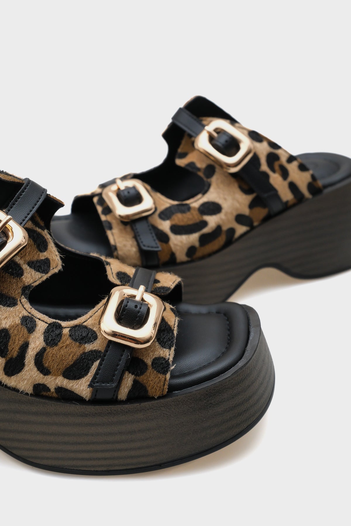 Masha Dolgu Topuklu Çift Tokalı Kadın Terlik