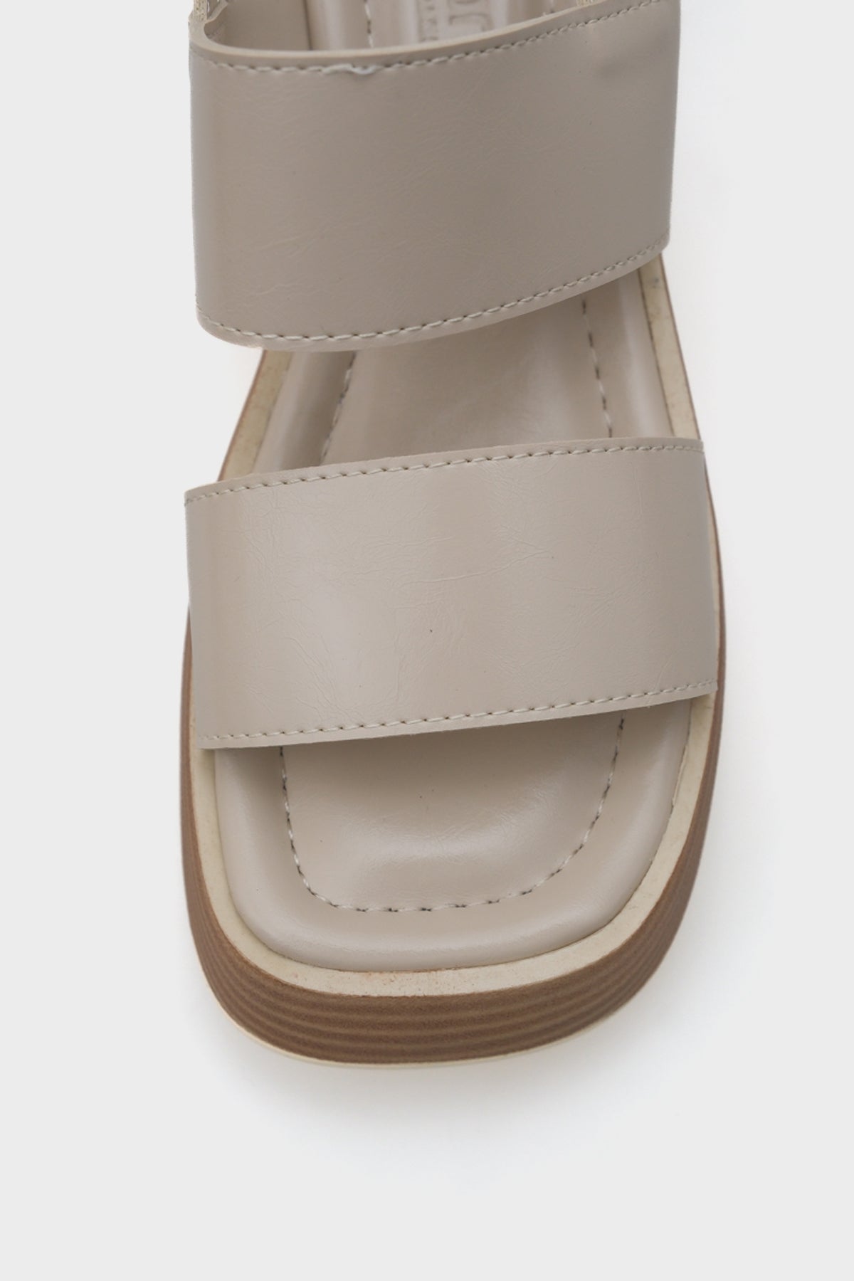 Dora Dolgu Topuklu Çift Bantlı Kadın Sandalet