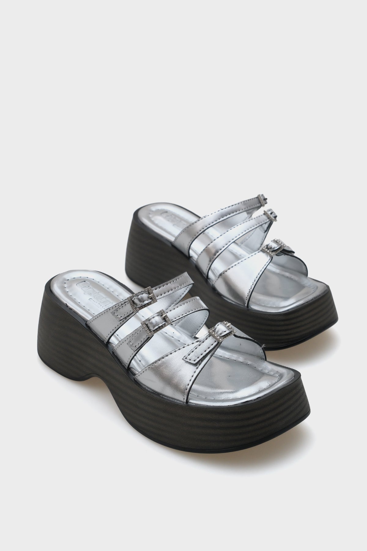 Matti Dolgu Topuklu Taşlı Tokalı Kadın Terlik