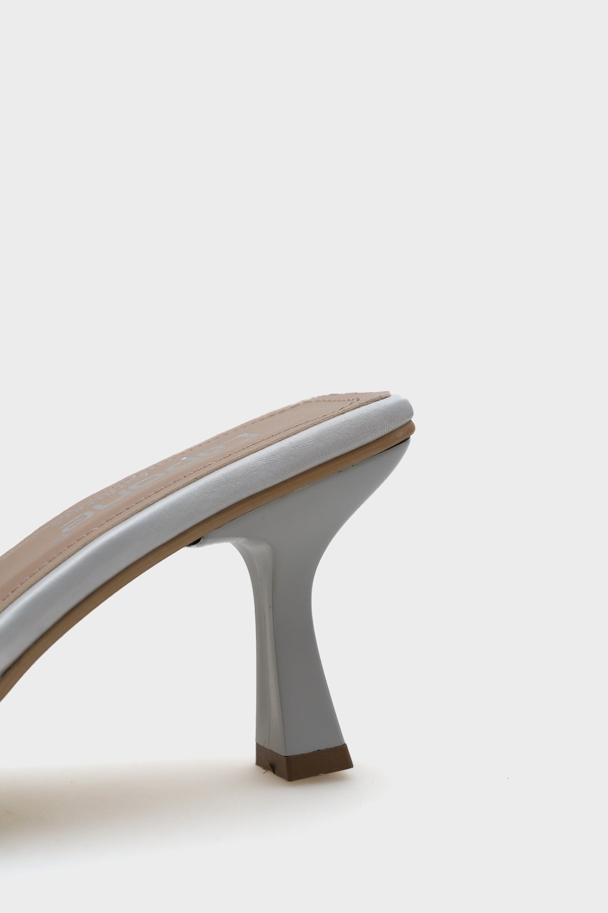 Maura Küt Burunlu Tek Bantlı Kum Saati Topuklu Kadın Terlik