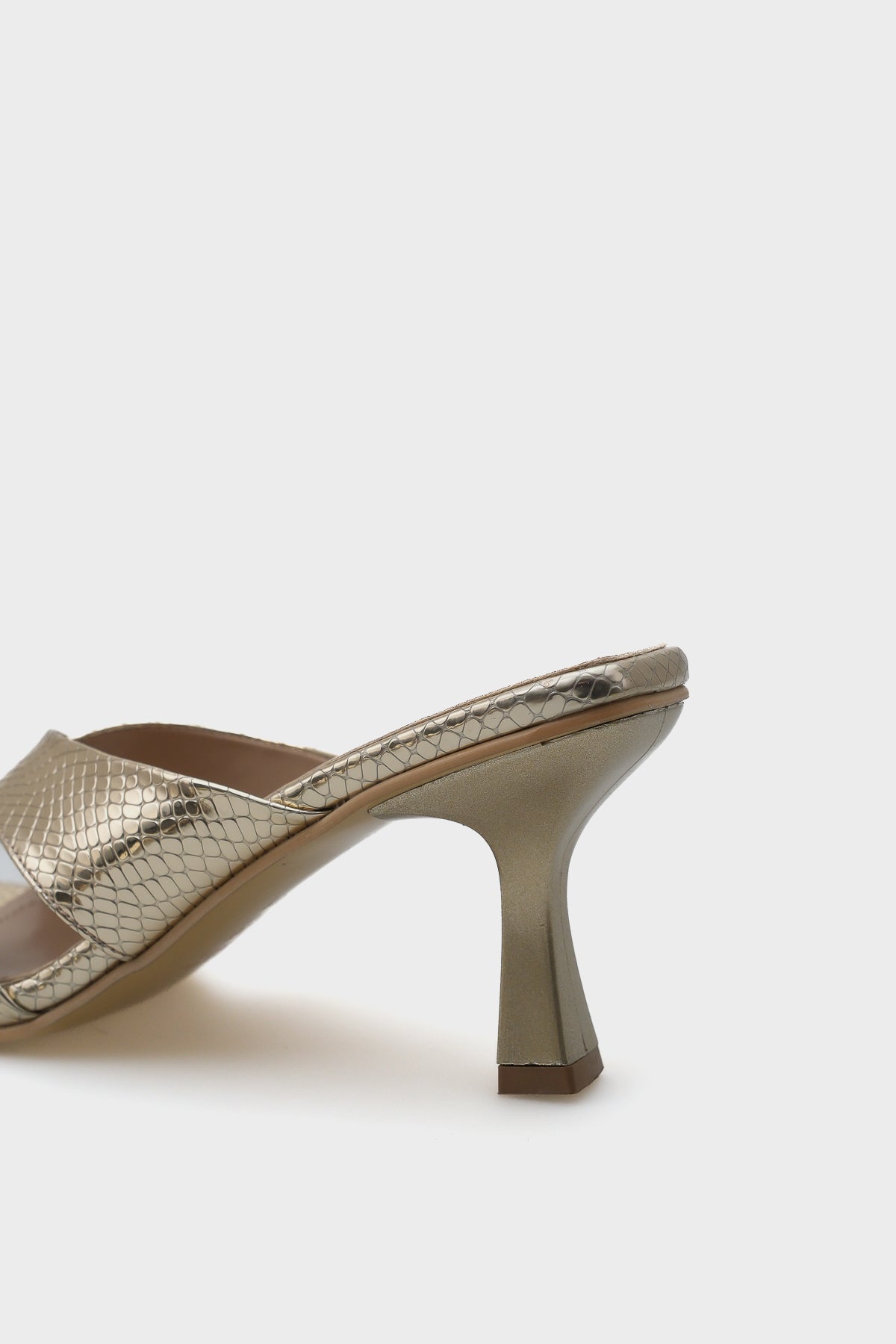 Mavis Küt Burunlu Yılan Desenli Çapraz Bantlı Orta Topuklu Metalik Kadın Terlik