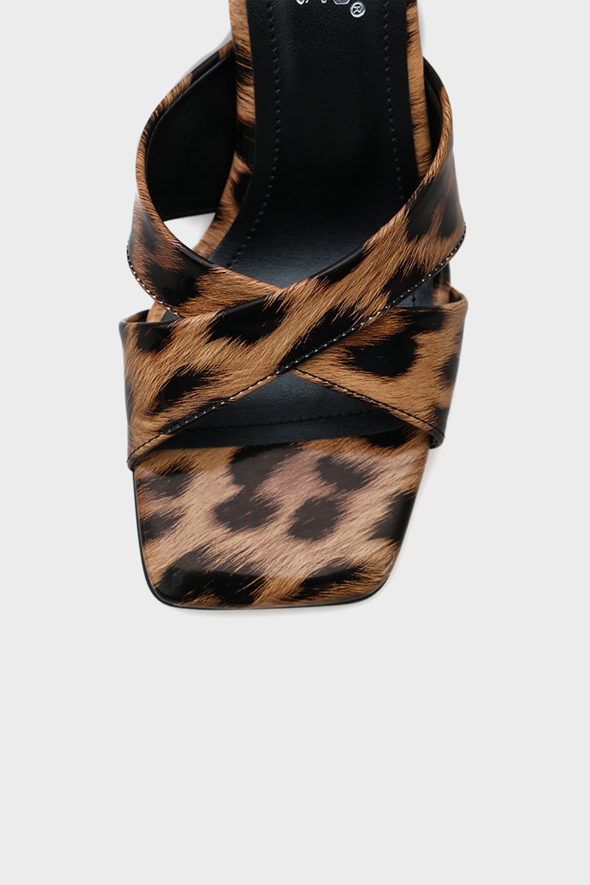 Mavis Küt Burunlu Çapraz Bantlı Orta Topuklu Kadın Terlik