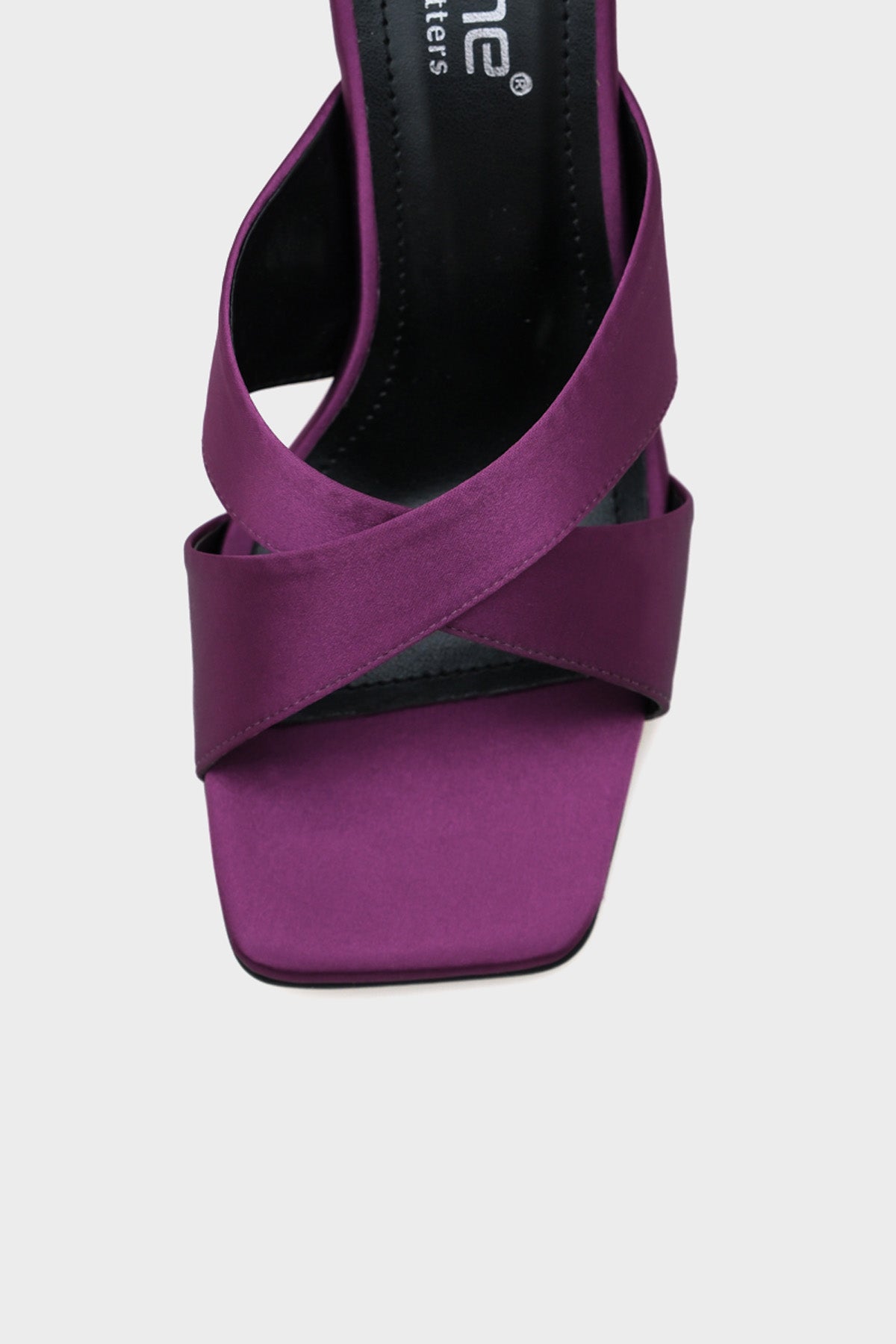 Mavis Küt Burunlu Çapraz Bantlı Kum Saati Topuklu Saten Kadın Terlik