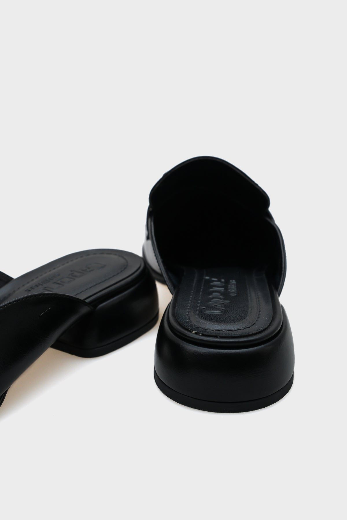 Max Burnu Kapalı Kadın Terlik