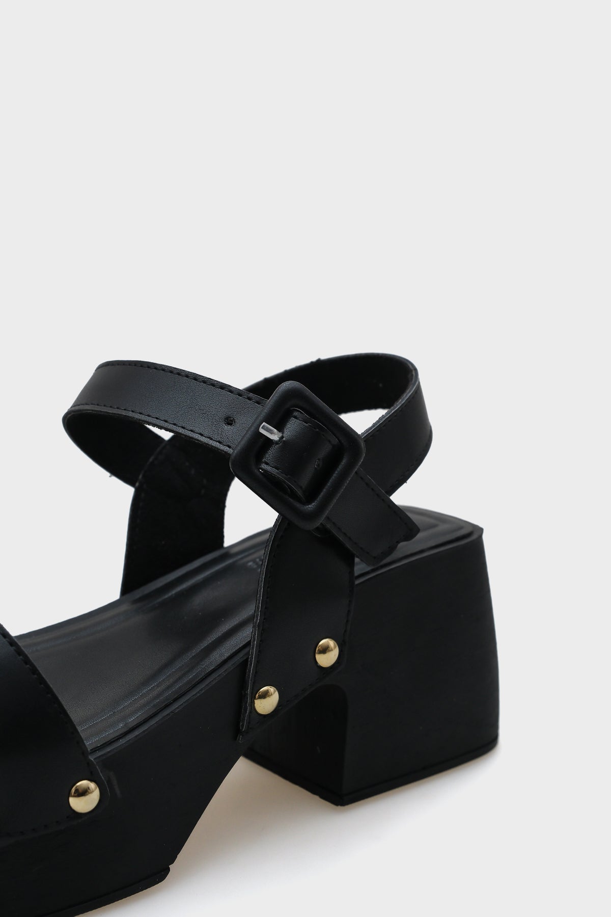 Dulce Küt Burunlu Tek Bant Platform Topuklu Kadın Sandalet