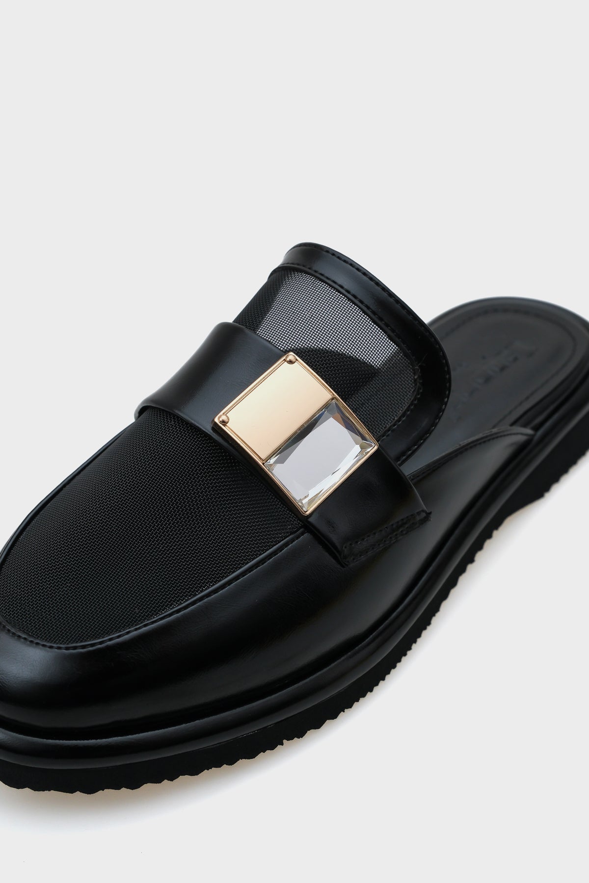 Meggie Burnu Kapalı Fileli Kadın Terlik