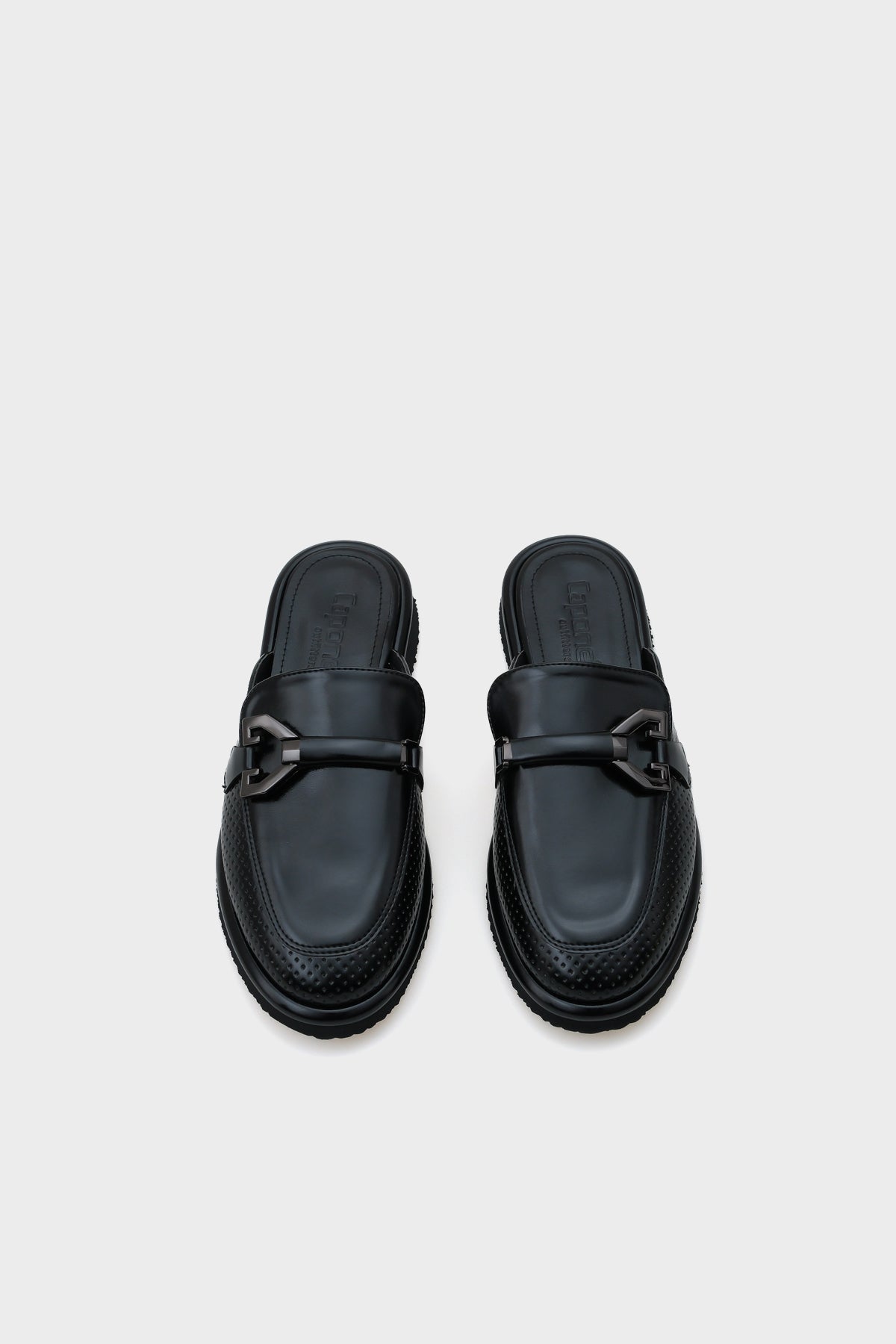 Mei Burnu Kapalı Zımbalı Kadın Terlik