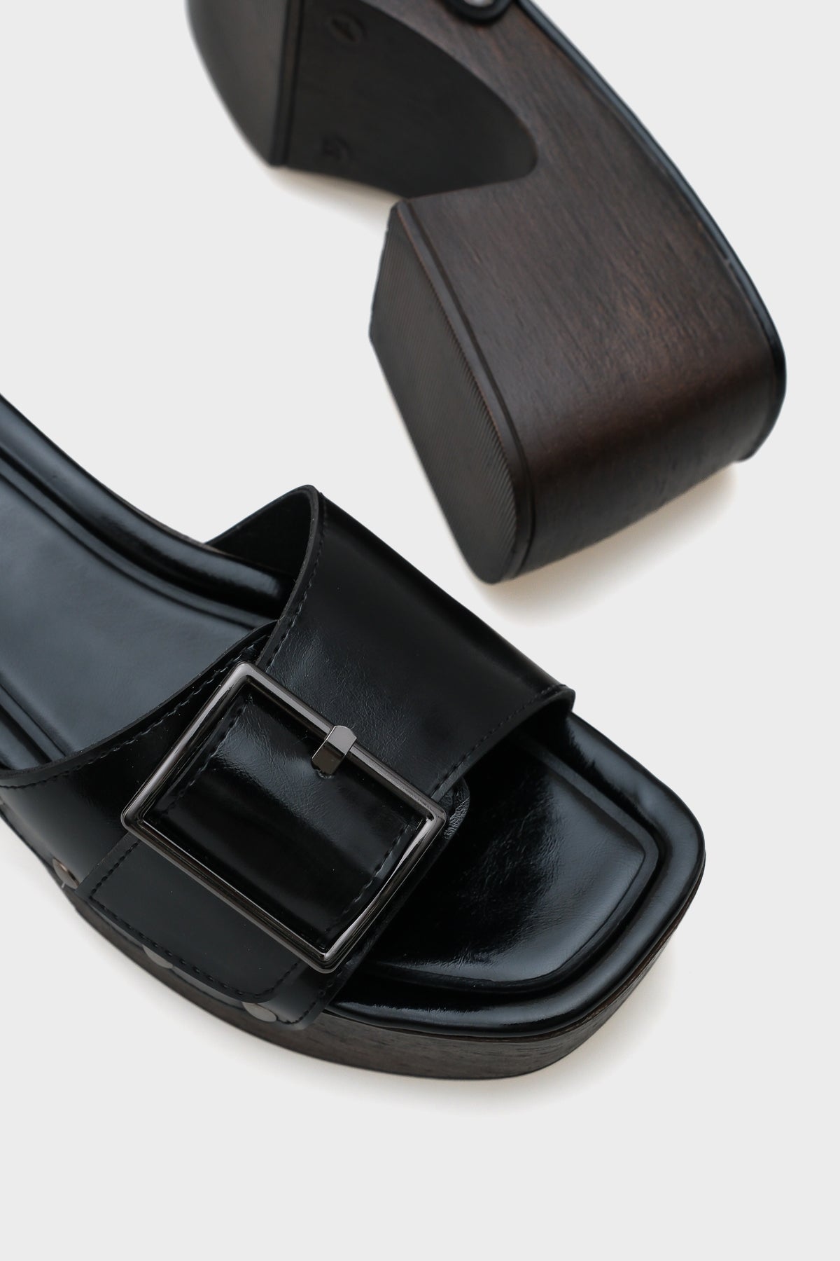 Mercy Tek Bantlı Kadın Sabo