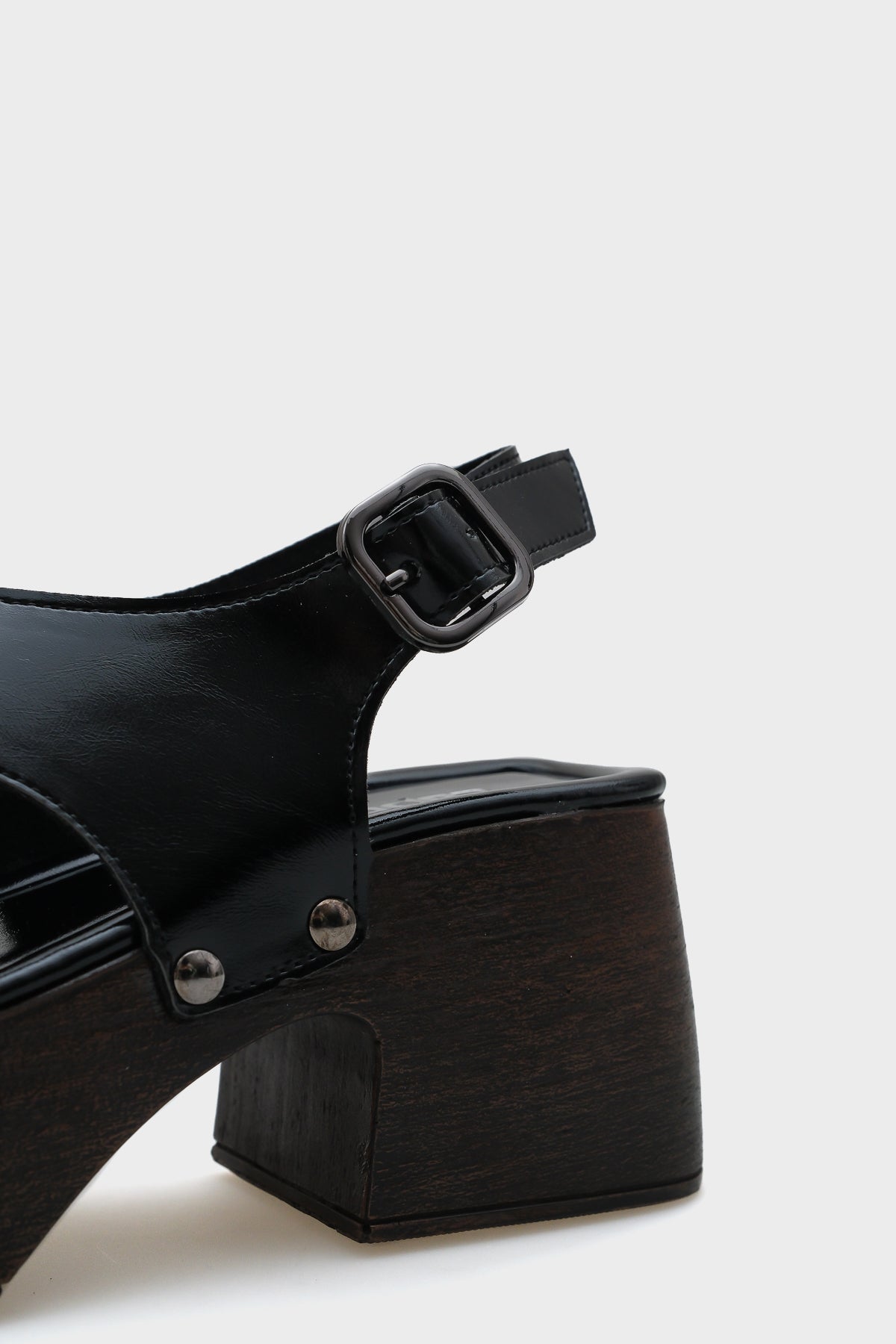 Dusty Çapraz Bilekten Bantlı Kadın Sabo