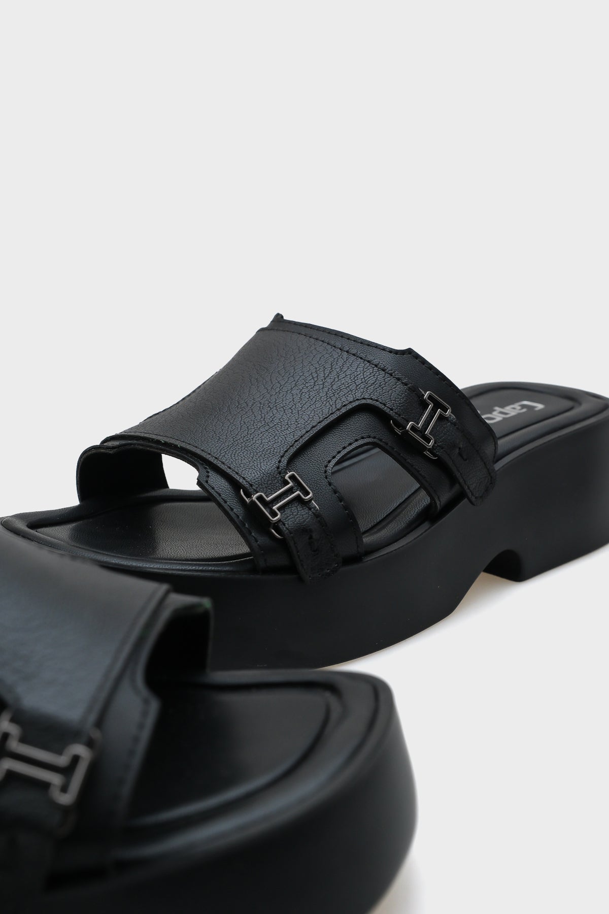 Merna Dolgu Topuklu Çift Bantlı Tokalı Kadın Konfor Terlik