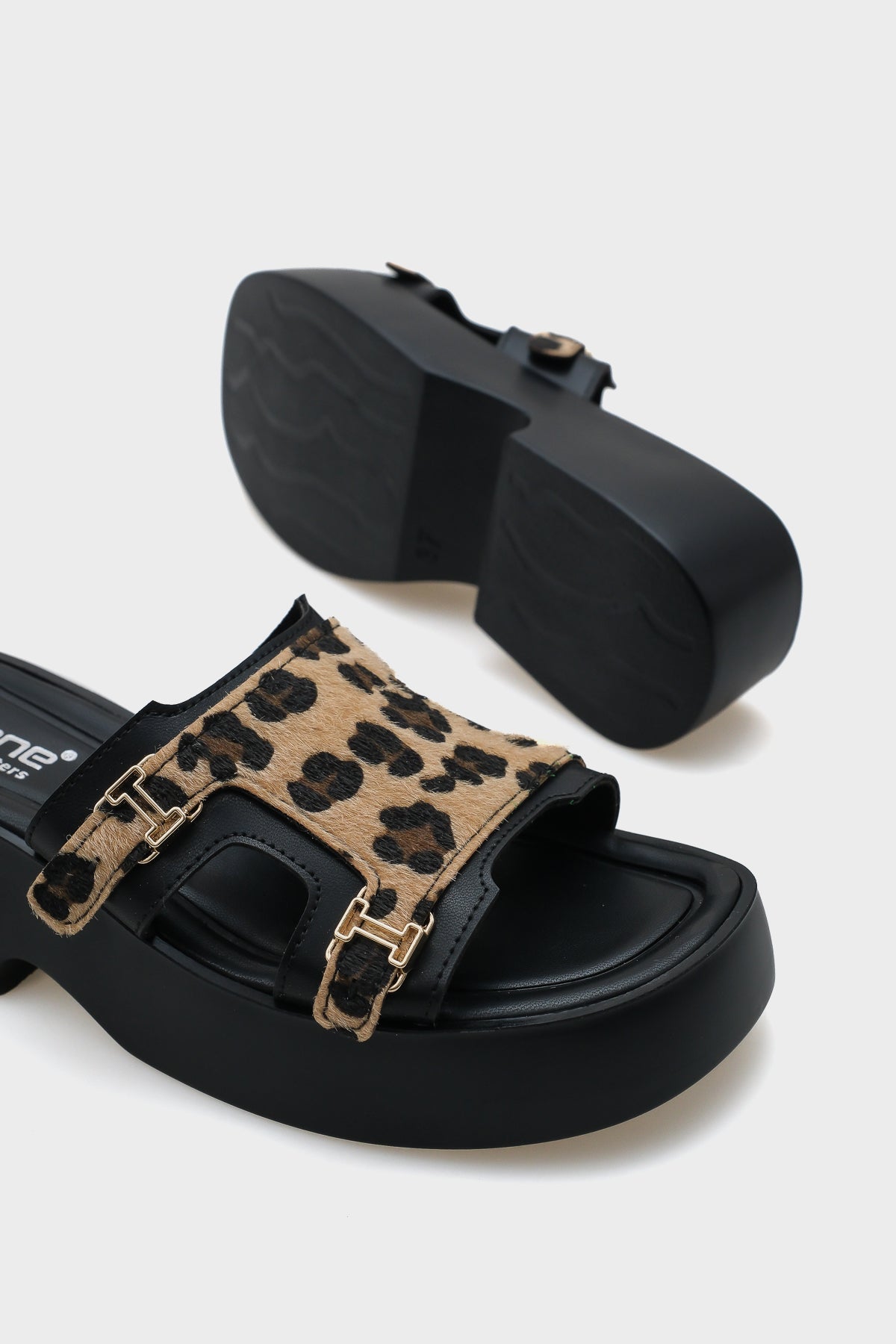 Merna Dolgu Topuklu Çift Bantlı Tokalı Kadın Konfor Terlik