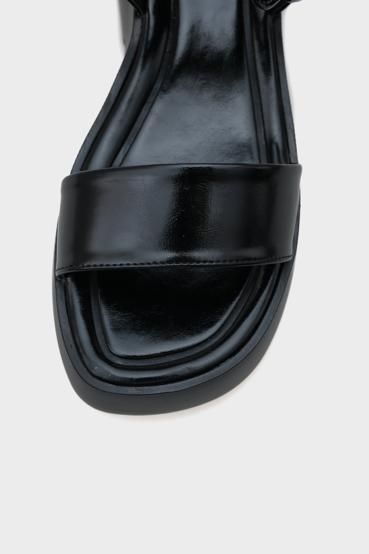 Eddie Dolgu Topuklu Tek Bantlı Tokalı Kadın Konfor Sandalet