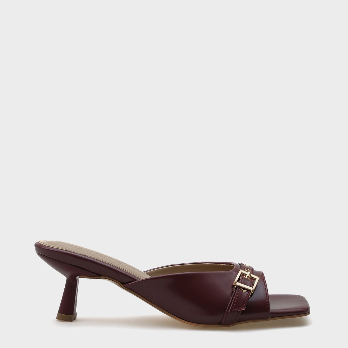 Millie Küt Burunlu Orta Topuklu Metal Tokalı  Kadın Terlik